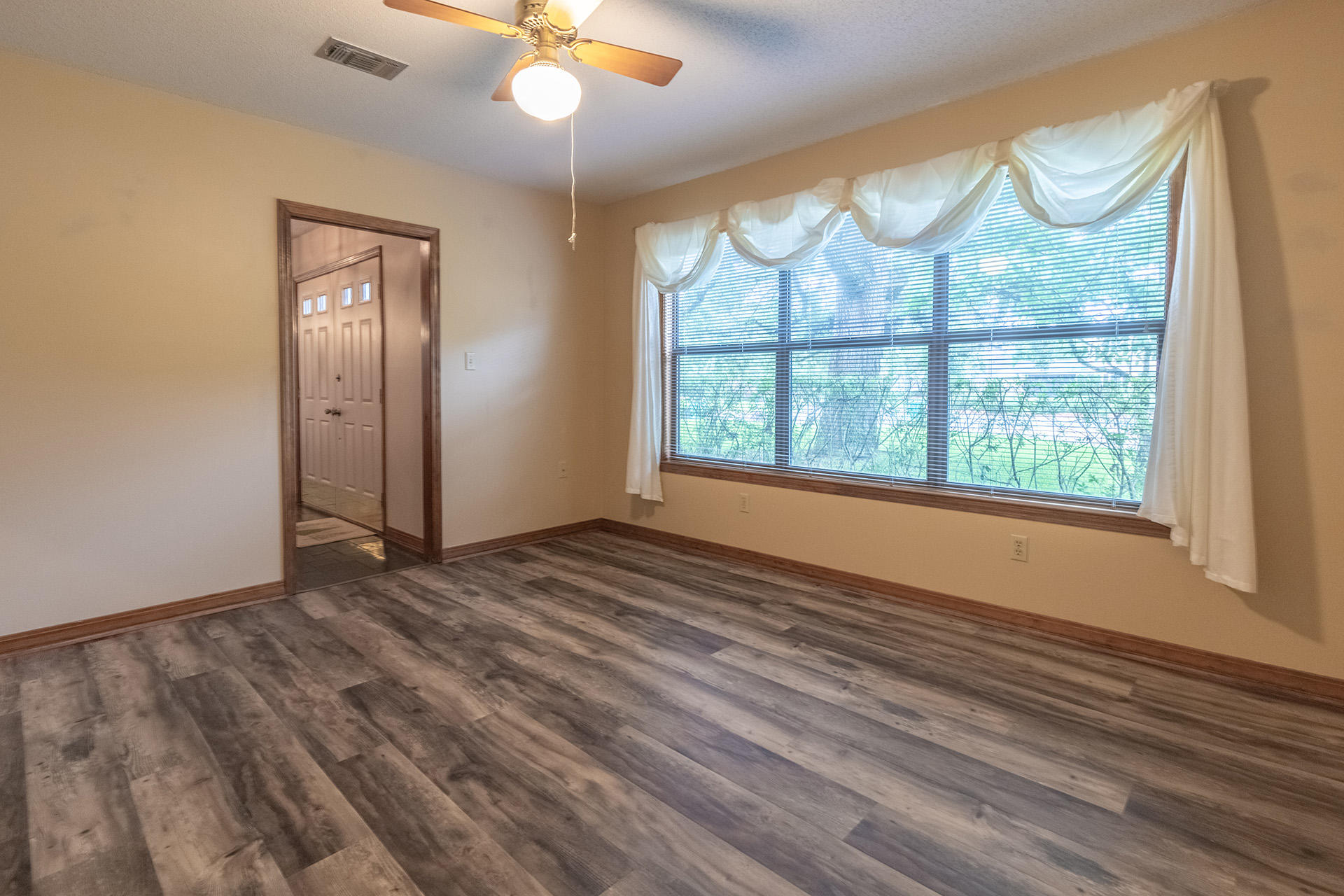 SEC/T LAKE LORRAINE EST 3RD - Residential