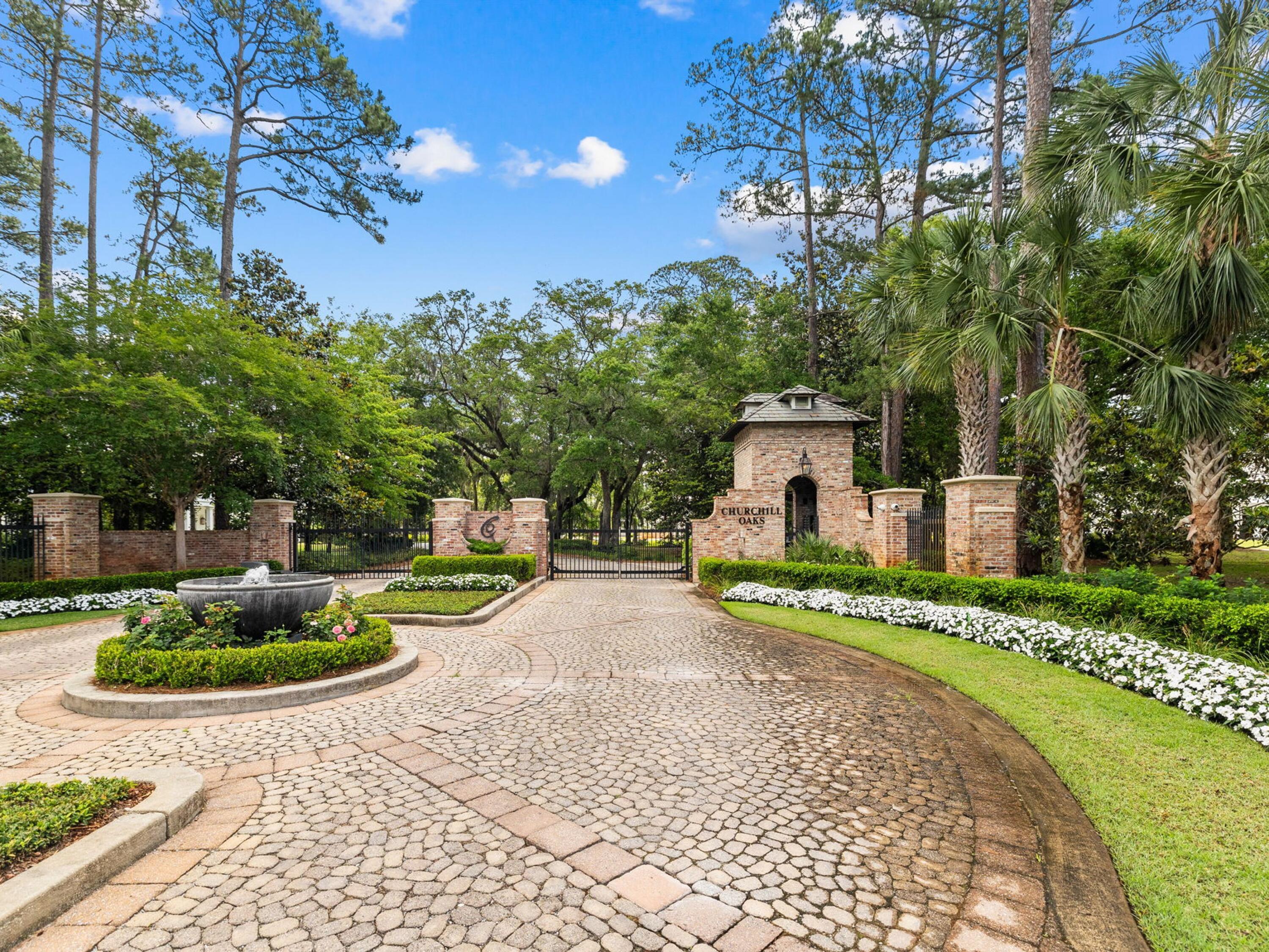 CHURCHILL OAKS - Land