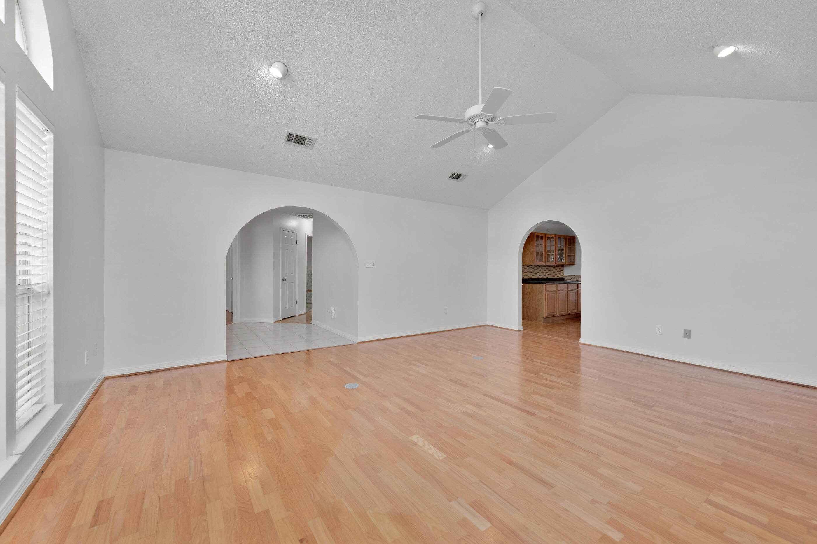 LAKE POINTE - Residential