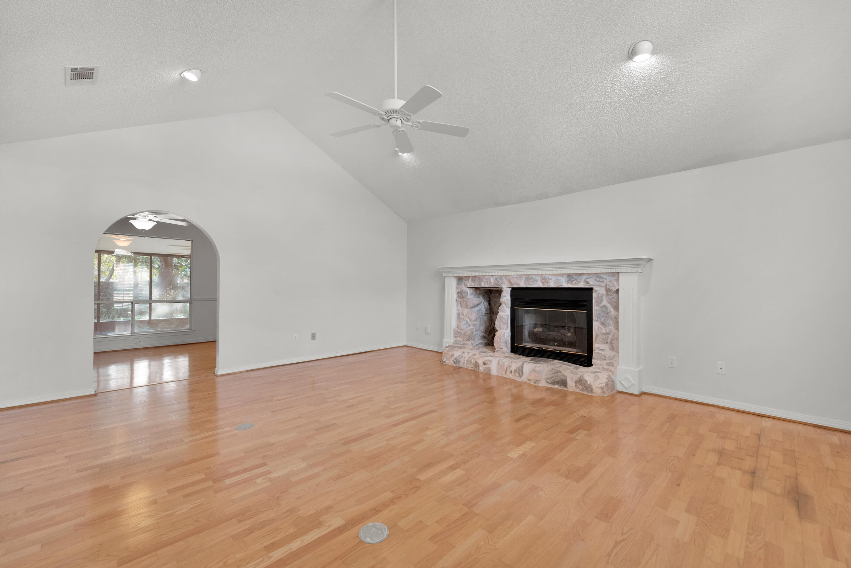 LAKE POINTE - Residential