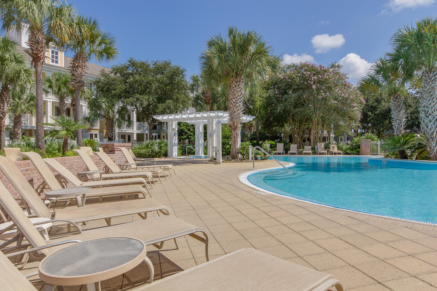 MARKET STREET INN - Residential Lease