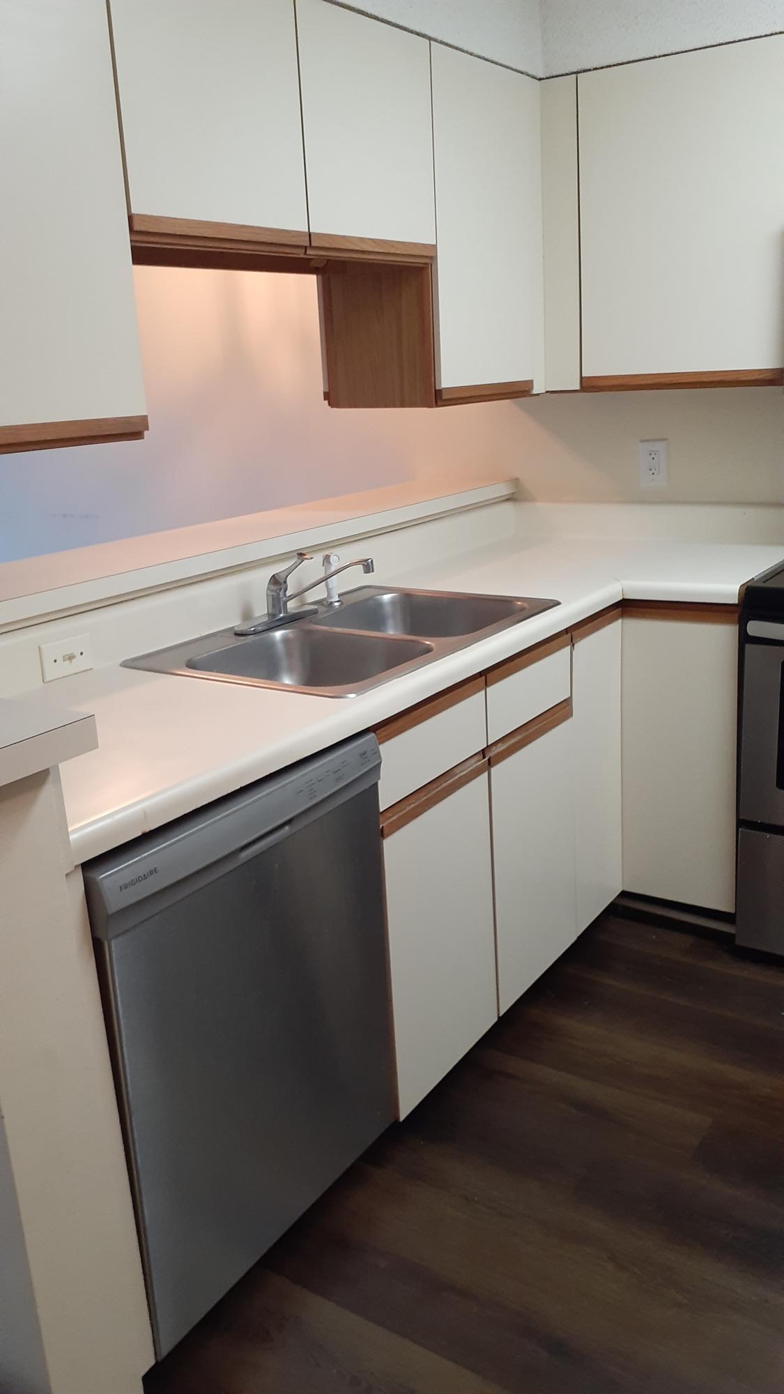 LAKESIDE CONDO AT BLUEWATER BAY - Residential