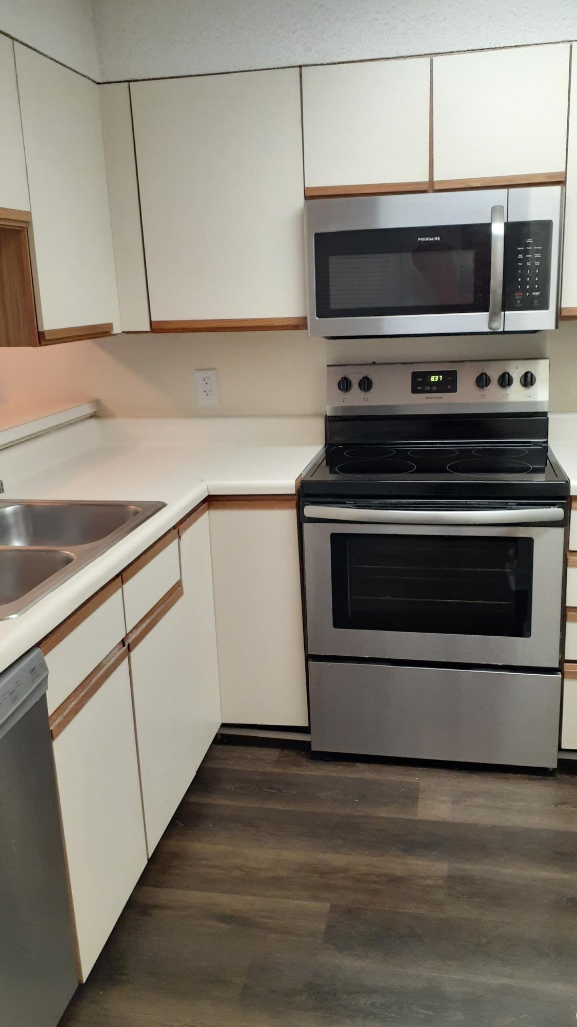 LAKESIDE CONDO AT BLUEWATER BAY - Residential