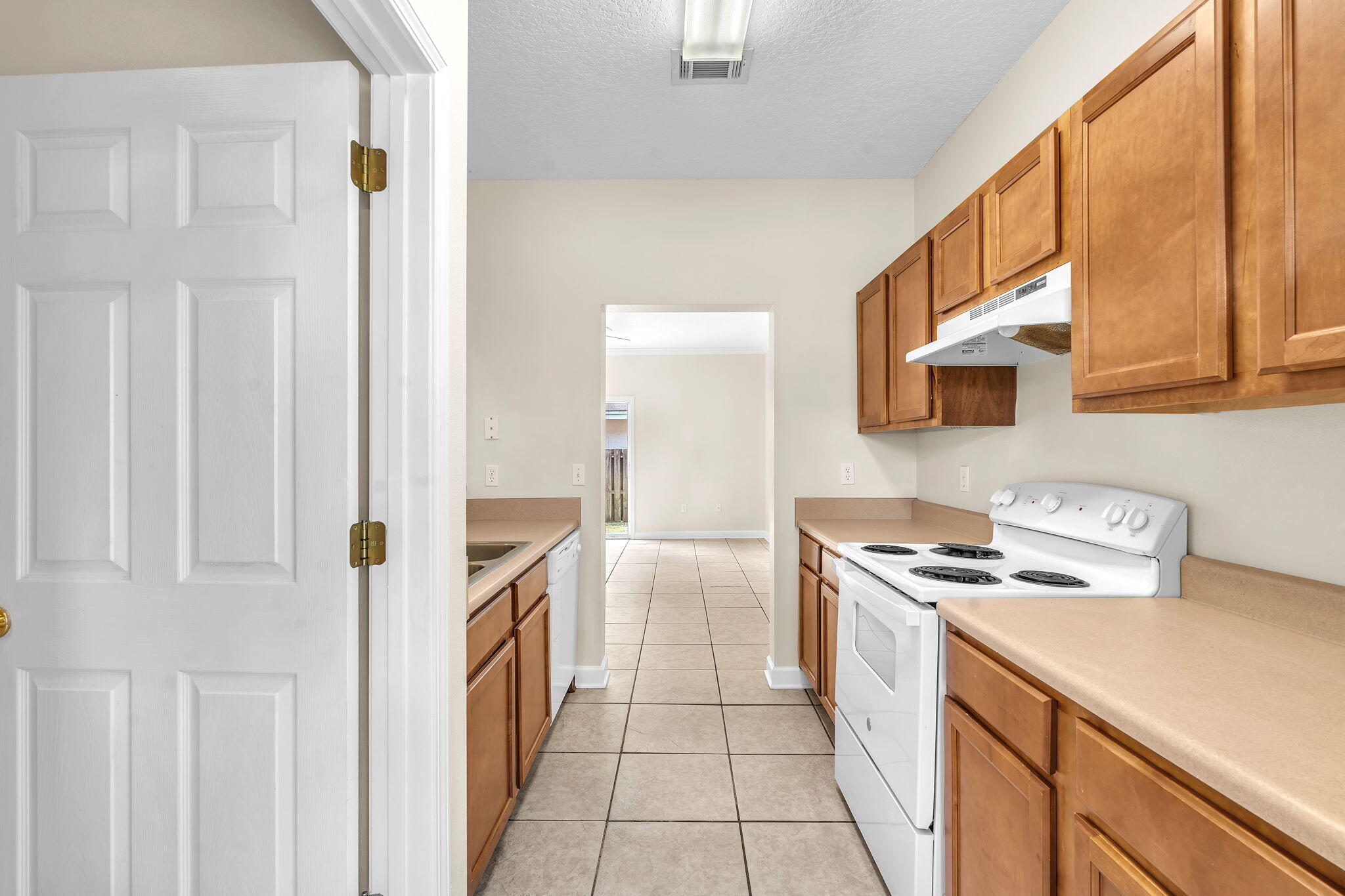 MIRANDA APARTMENTS - Residential Lease