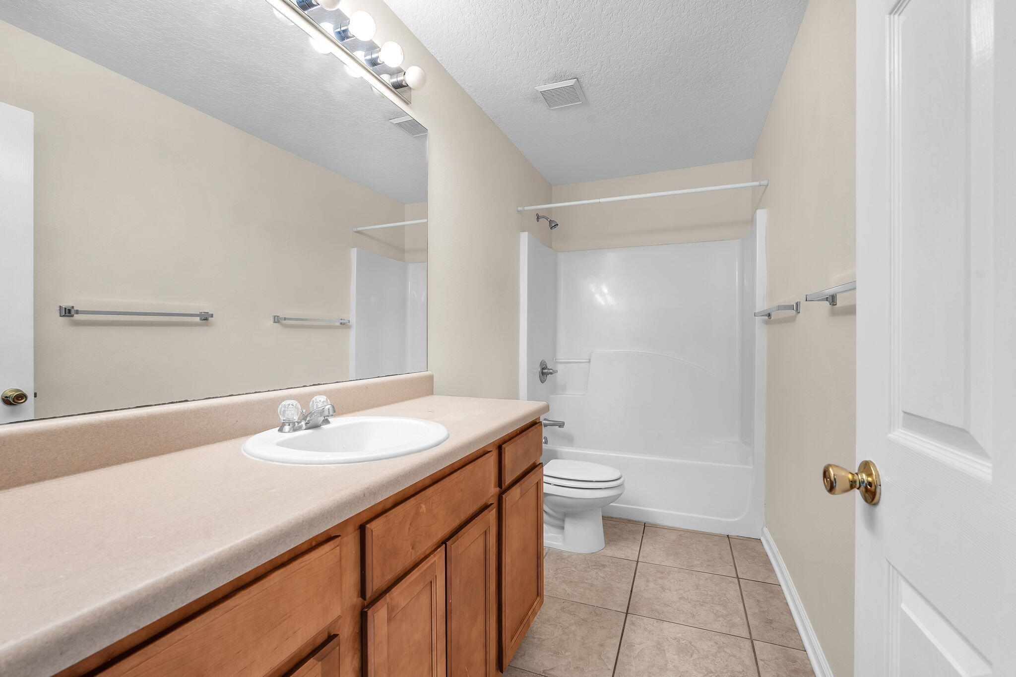 MIRANDA APARTMENTS - Residential Lease