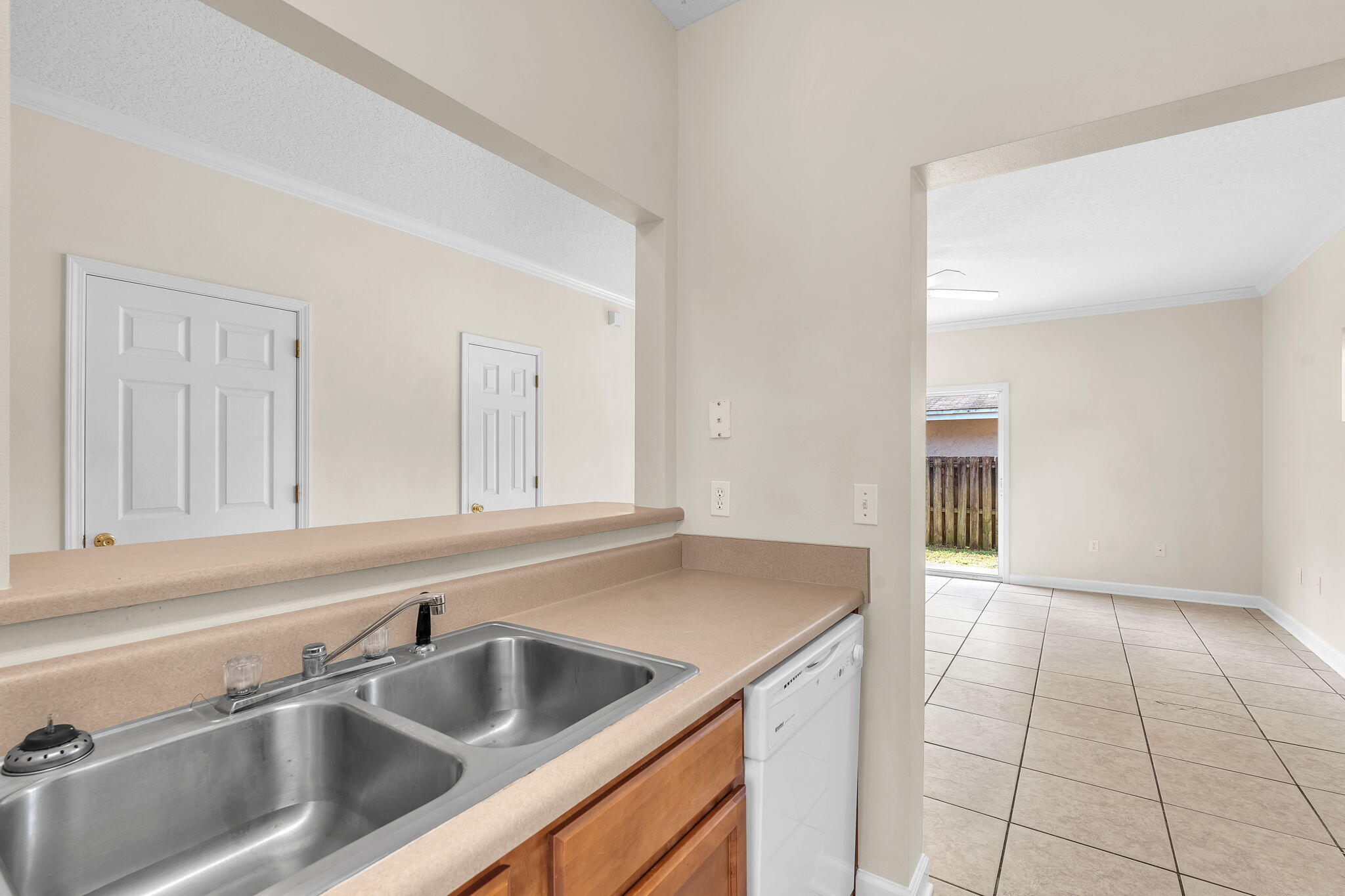 MIRANDA APARTMENTS - Residential Lease