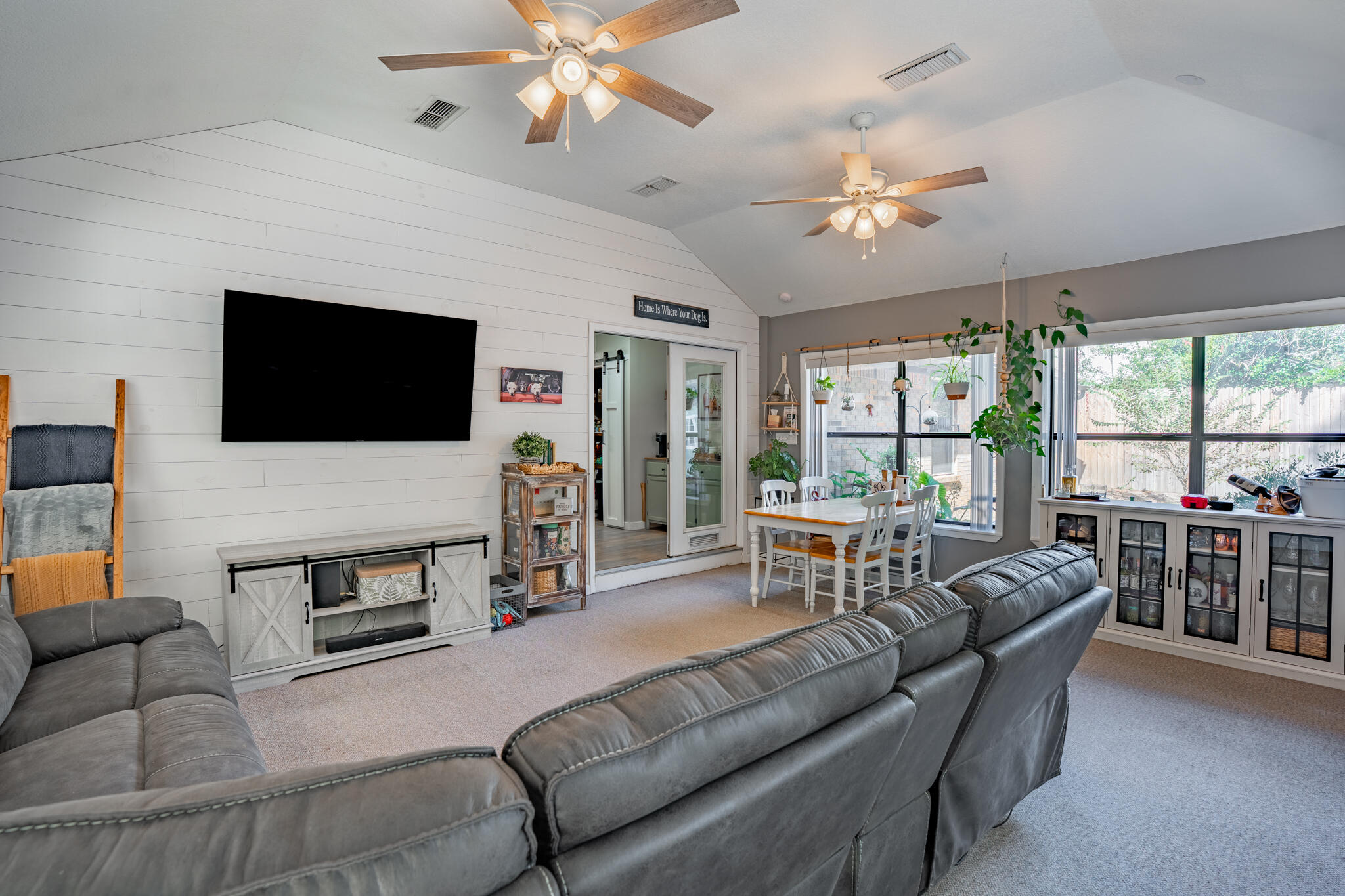 CHATEAU PRES DE LA MER LOT 22 BLK A - Residential