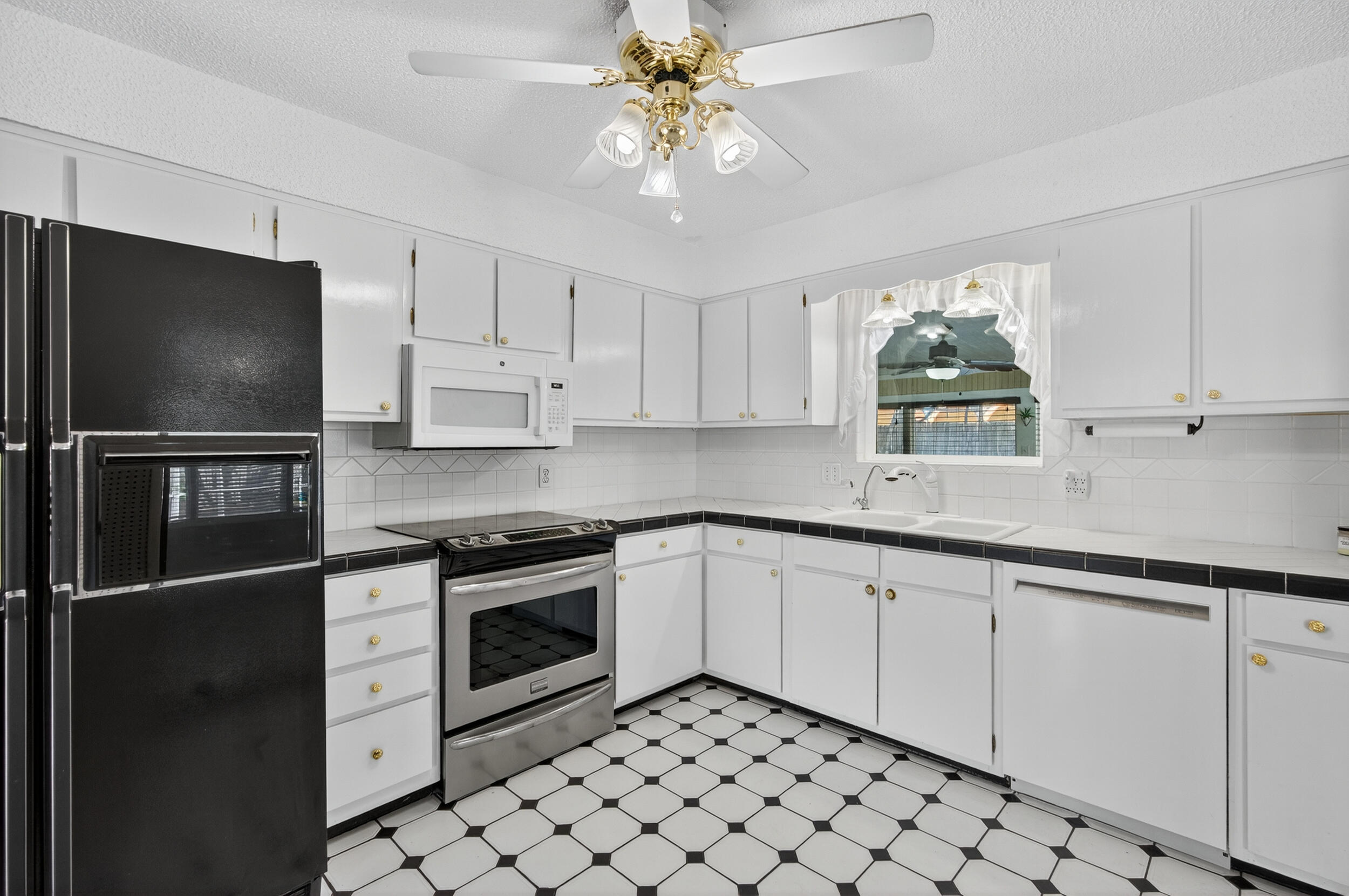 SEA HILLS 3RD - Residential