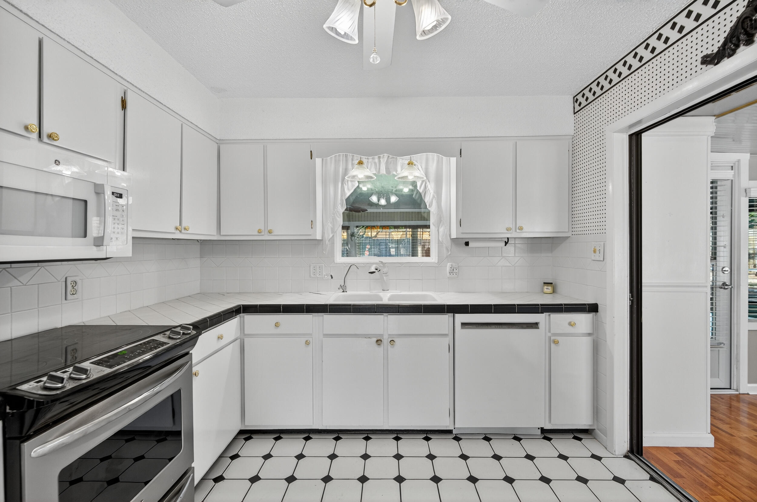SEA HILLS 3RD - Residential
