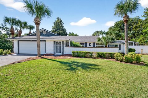 Photo of 620 Legion Court, Destin, FL 32541 (MLS # 985465)