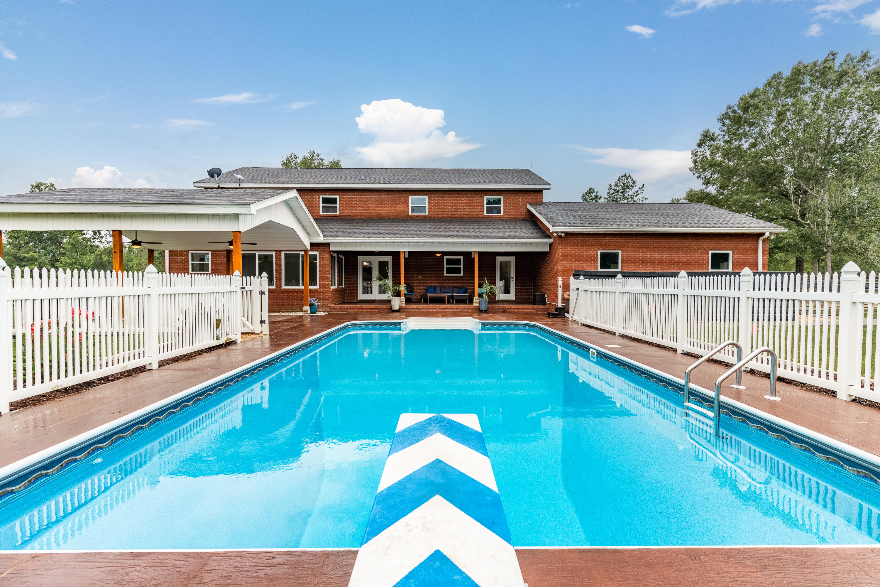 SHADY OAKS - Residential