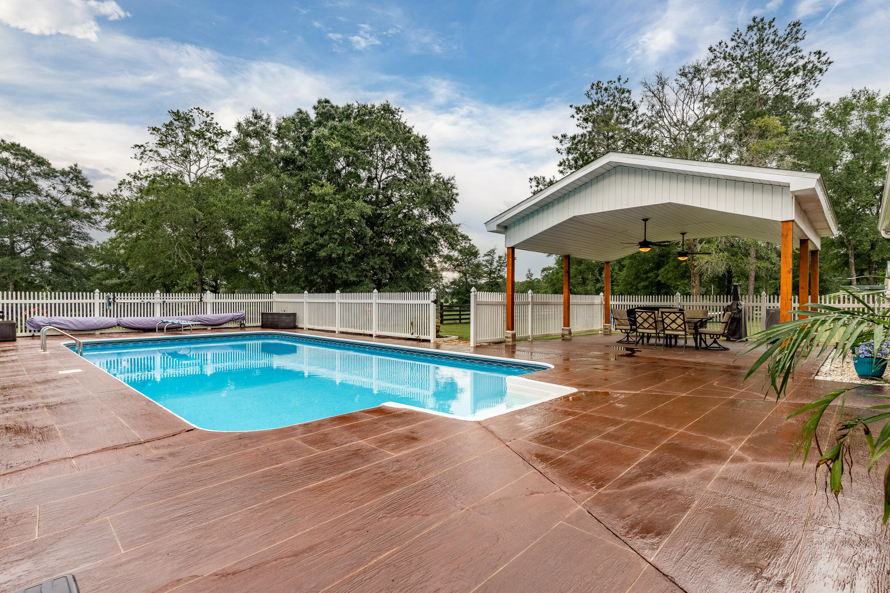 SHADY OAKS - Residential