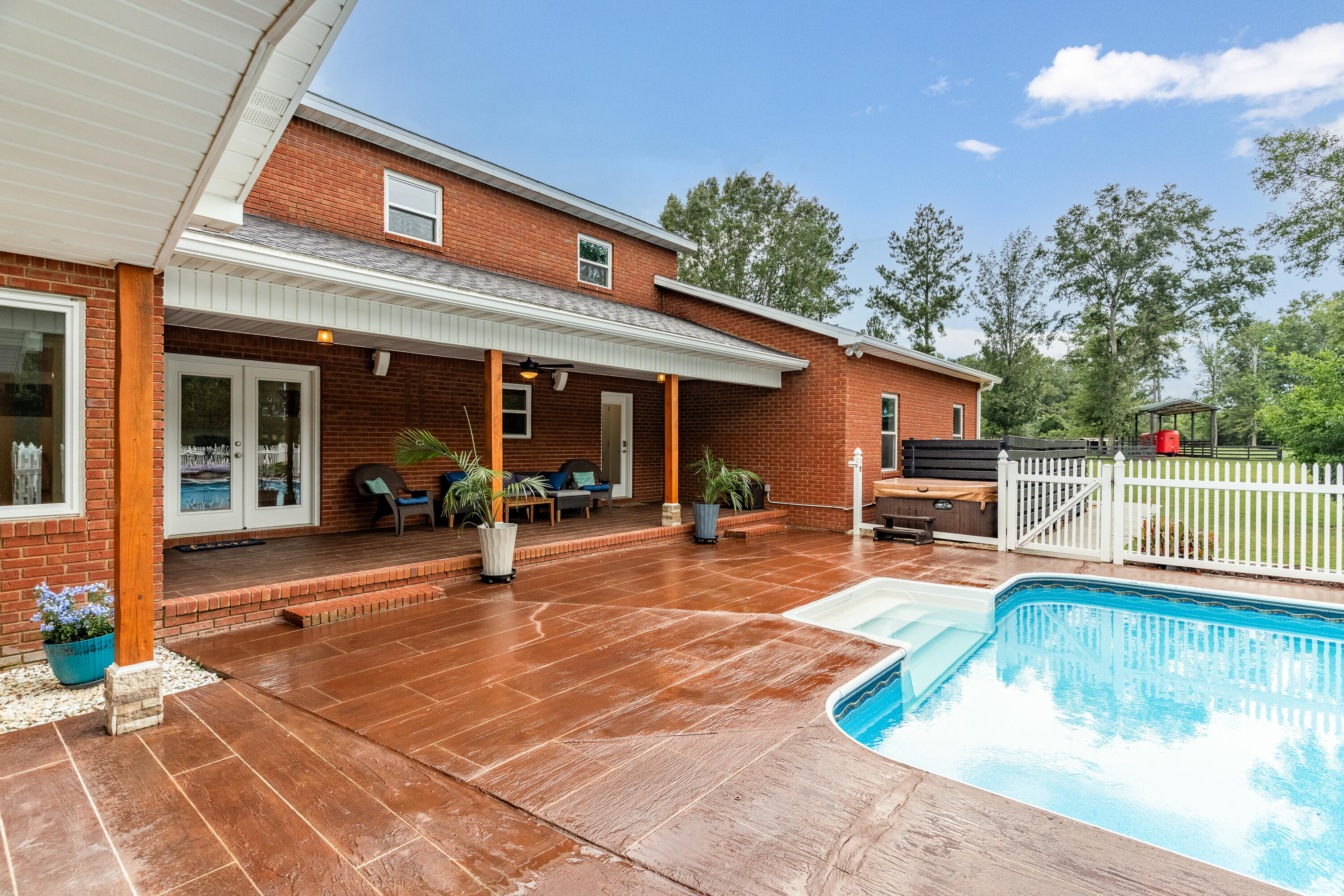 SHADY OAKS - Residential