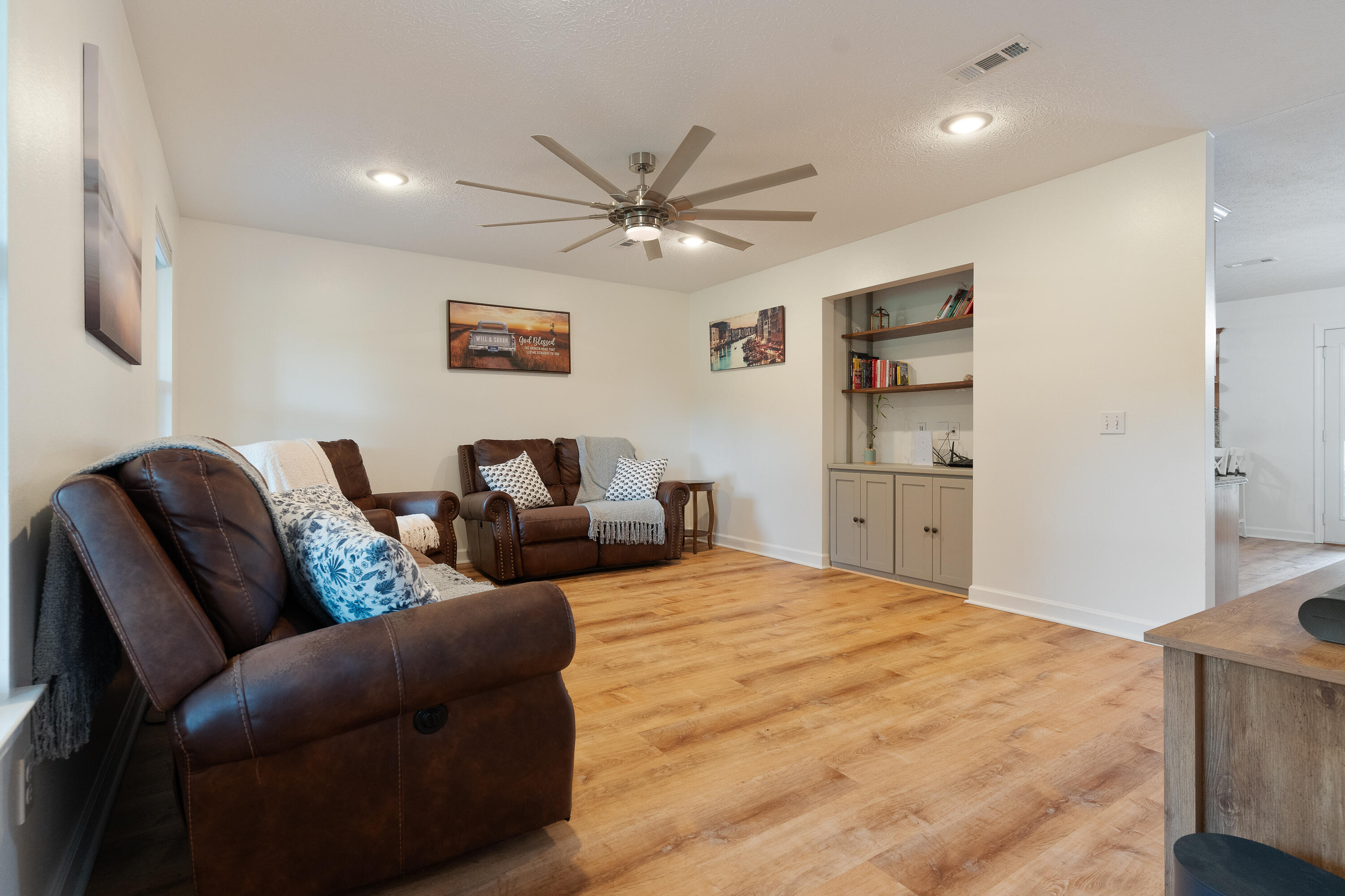 SHADY OAKS - Residential