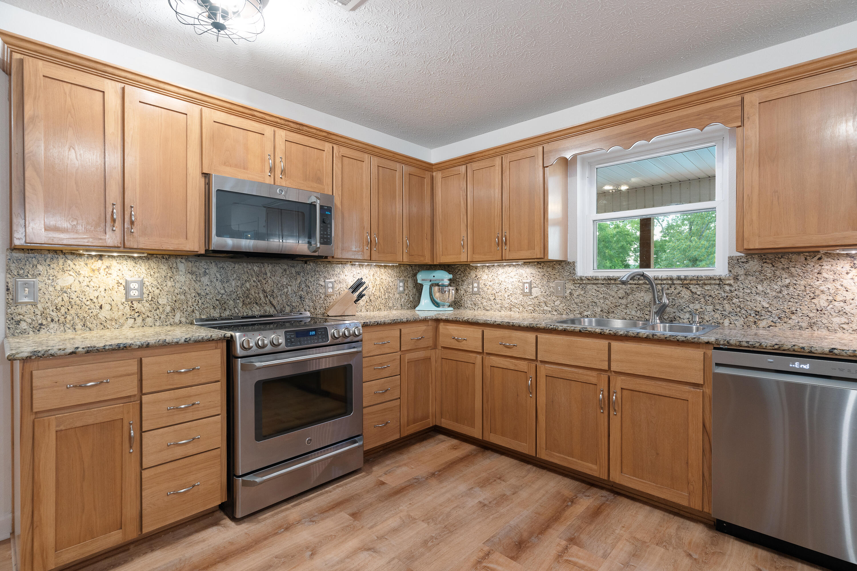 SHADY OAKS - Residential