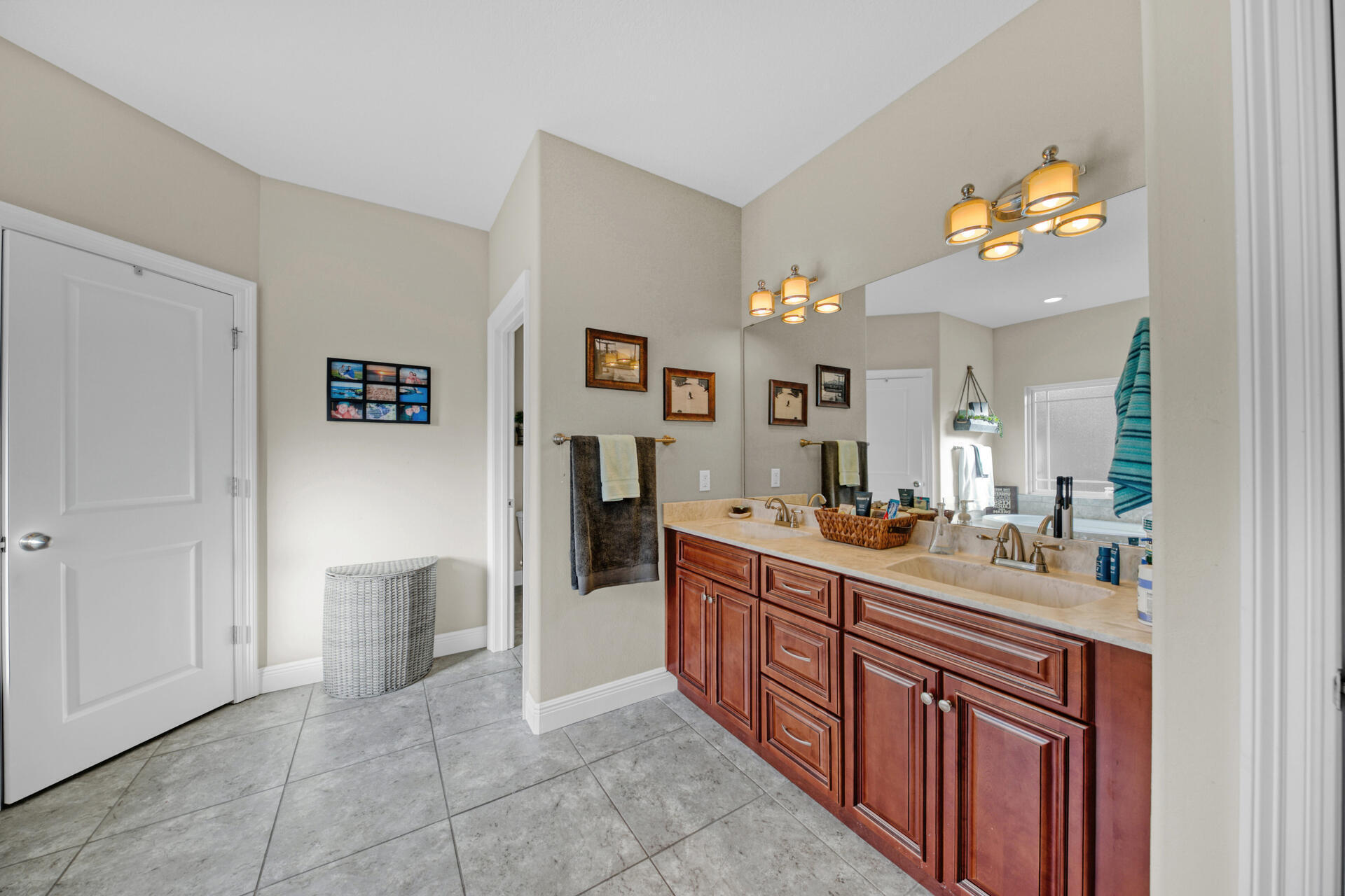 HOLLEY BY THE SEA - Residential