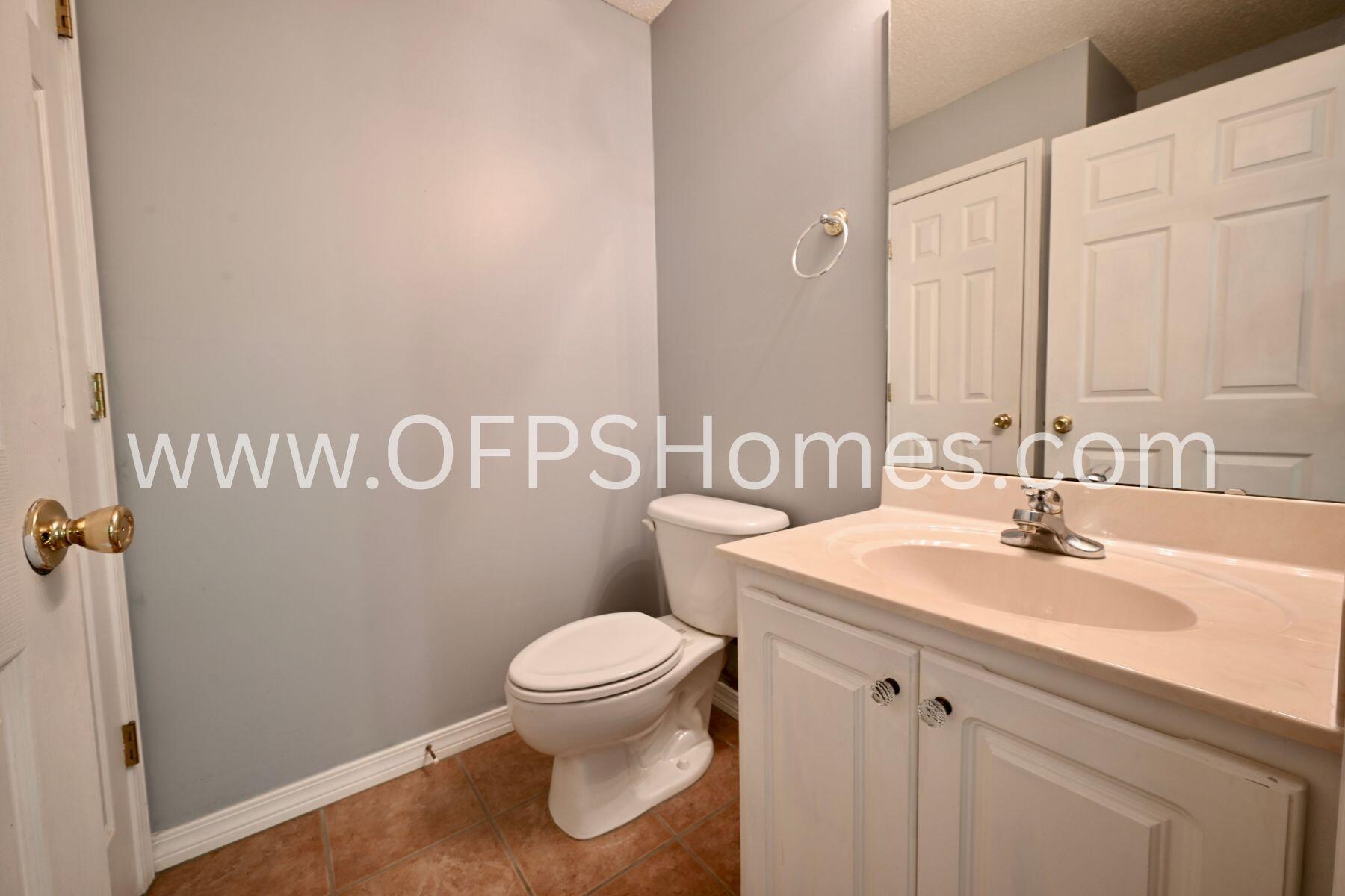 OAK PARK ESTATES - Residential Lease