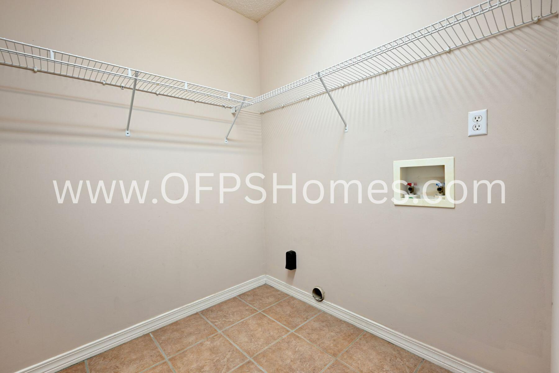 OAK PARK ESTATES - Residential Lease