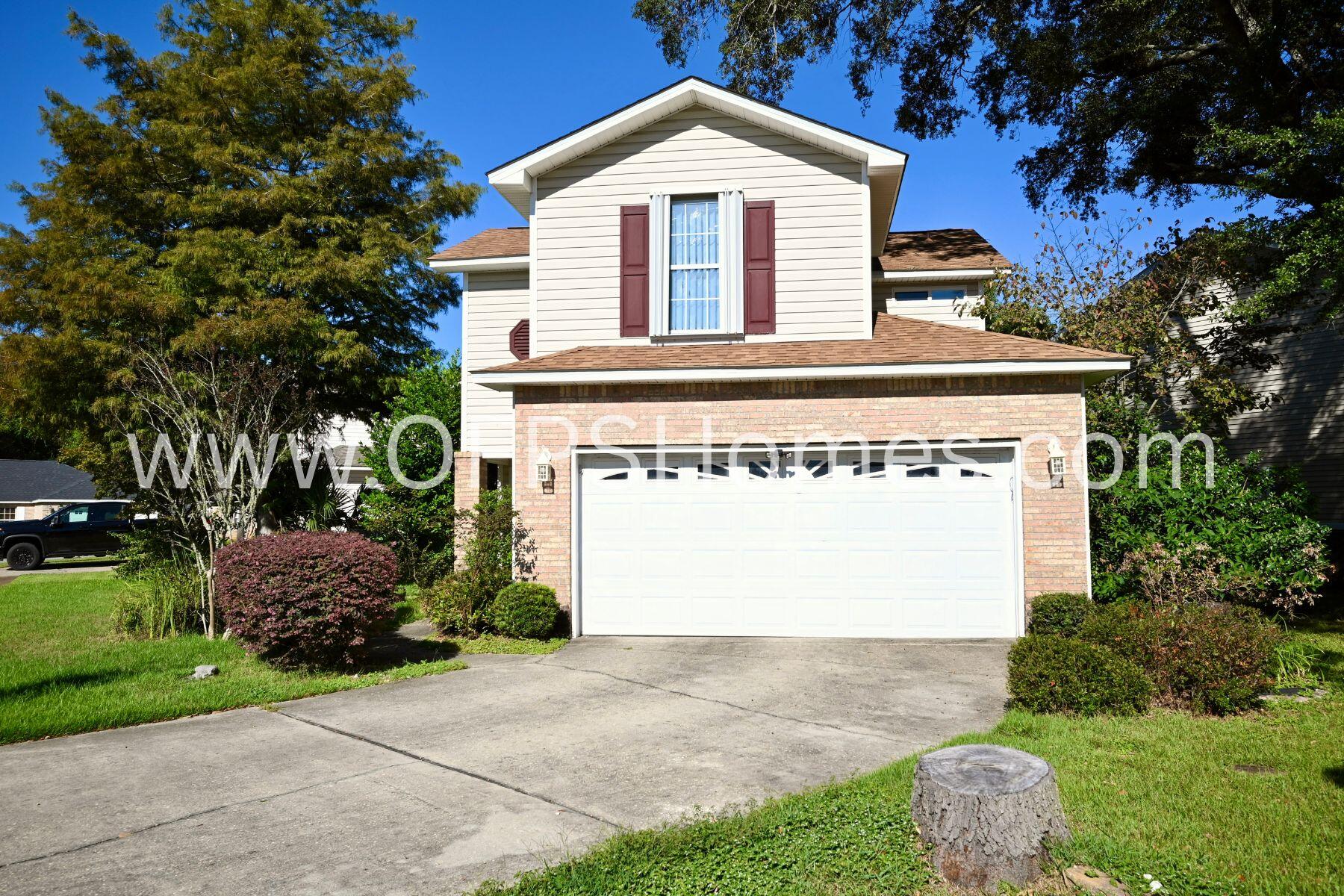 OAK PARK ESTATES - Residential Lease