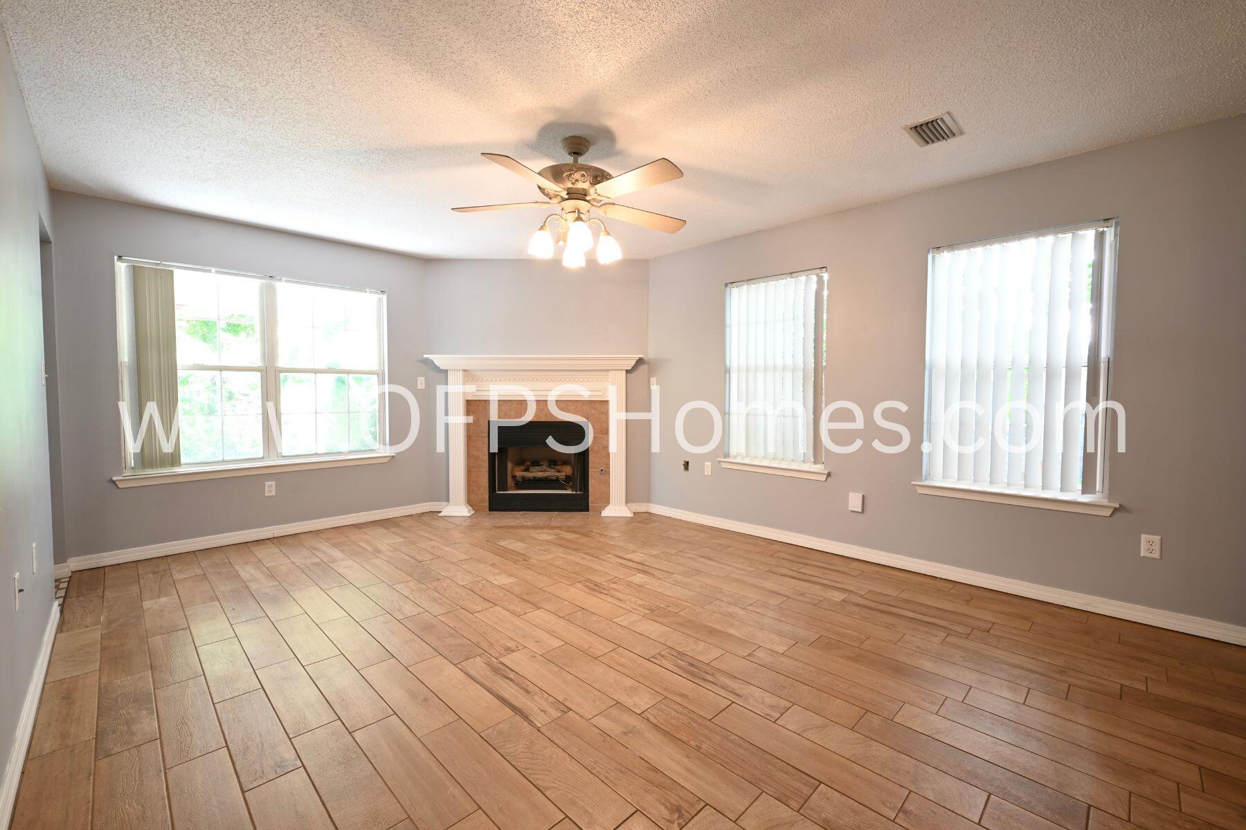 OAK PARK ESTATES - Residential Lease