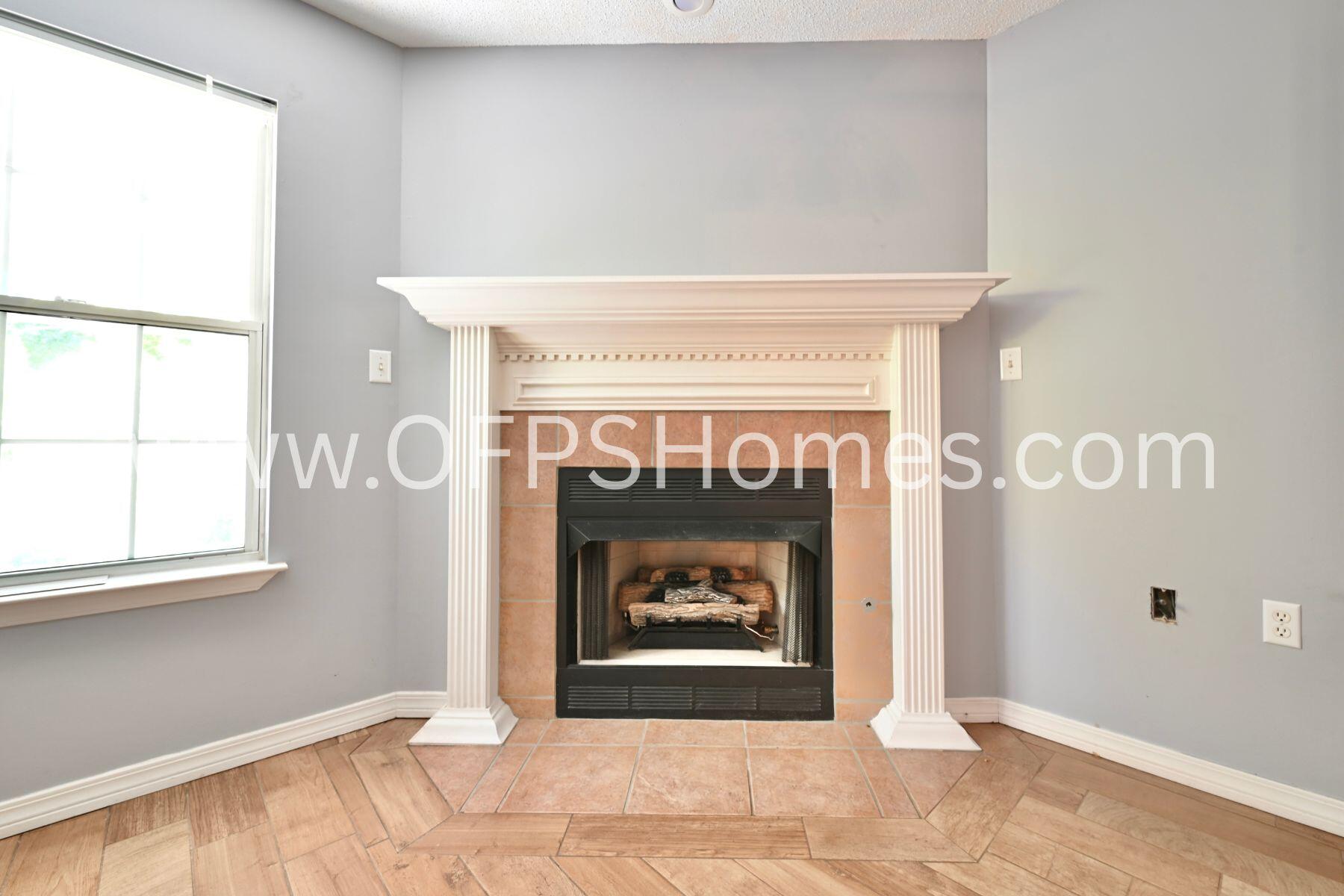 OAK PARK ESTATES - Residential Lease