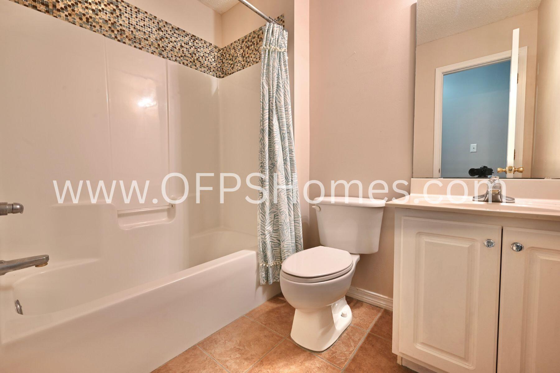OAK PARK ESTATES - Residential Lease