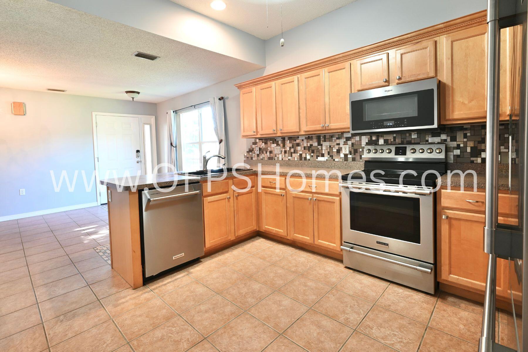 OAK PARK ESTATES - Residential Lease