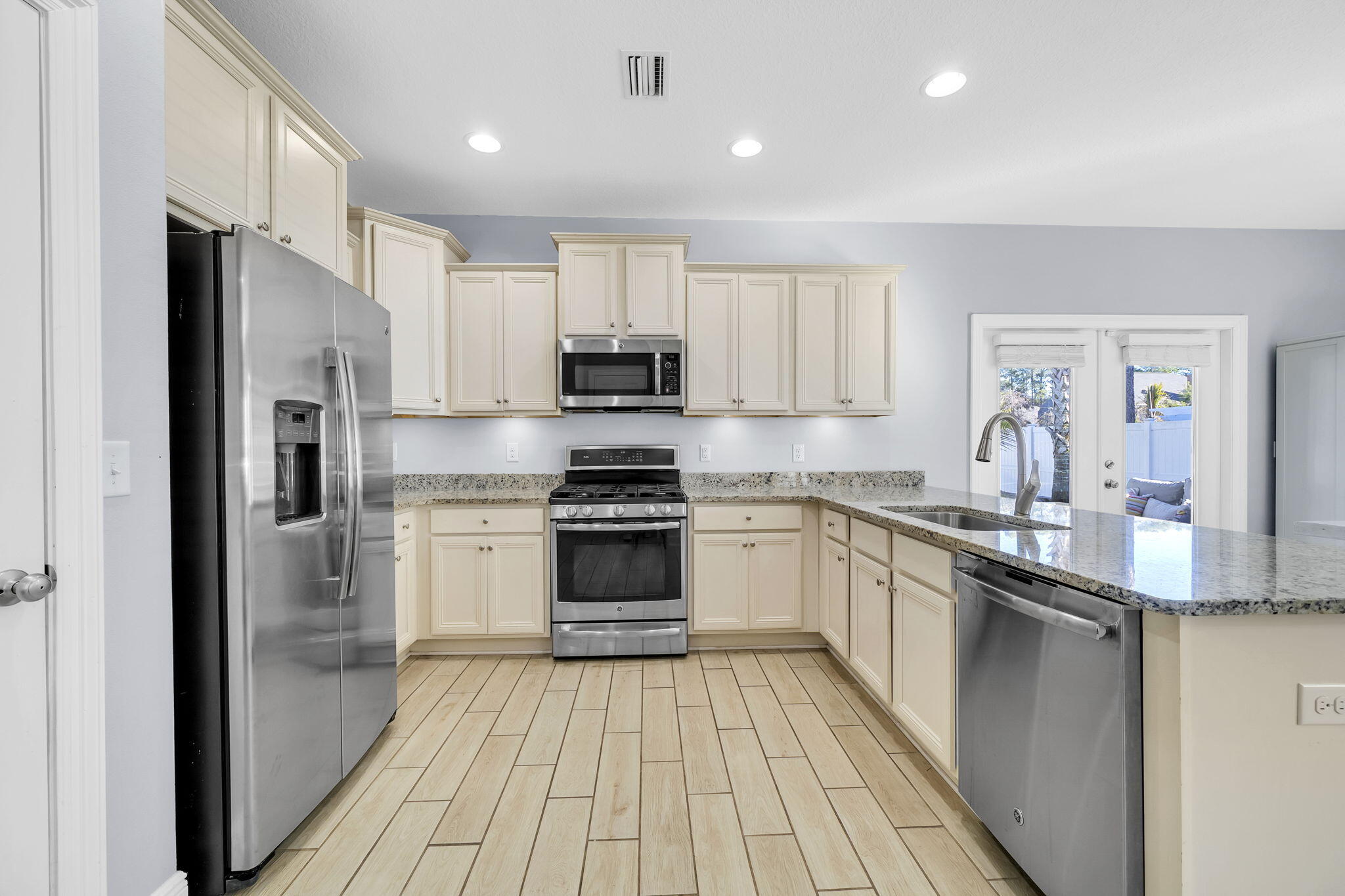 Mussett Bayou Manor - Residential