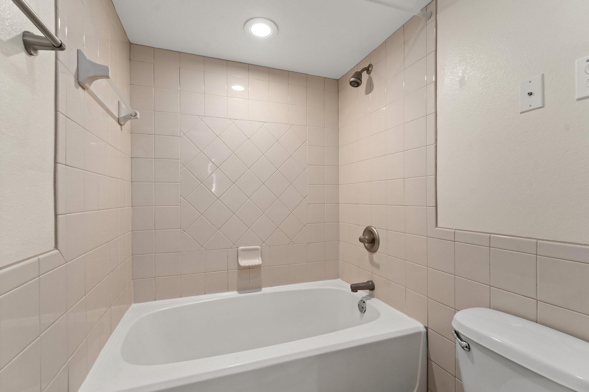 EAGLE BAY - Residential Lease