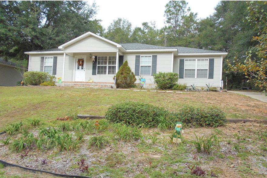 Located in the heart of town, just minutes from schools, new shopping center, theatre, at the end of a cul-de-sac with plenty of privacy~ Split floor plan with 3 bedrooms, 2 baths with a large bonus room, pantry, window blinds throughout, extra parking, and a screened in back porch to enjoy the large back yard~ Seller will pay the tap fee for City Sewer with acceptable offer~