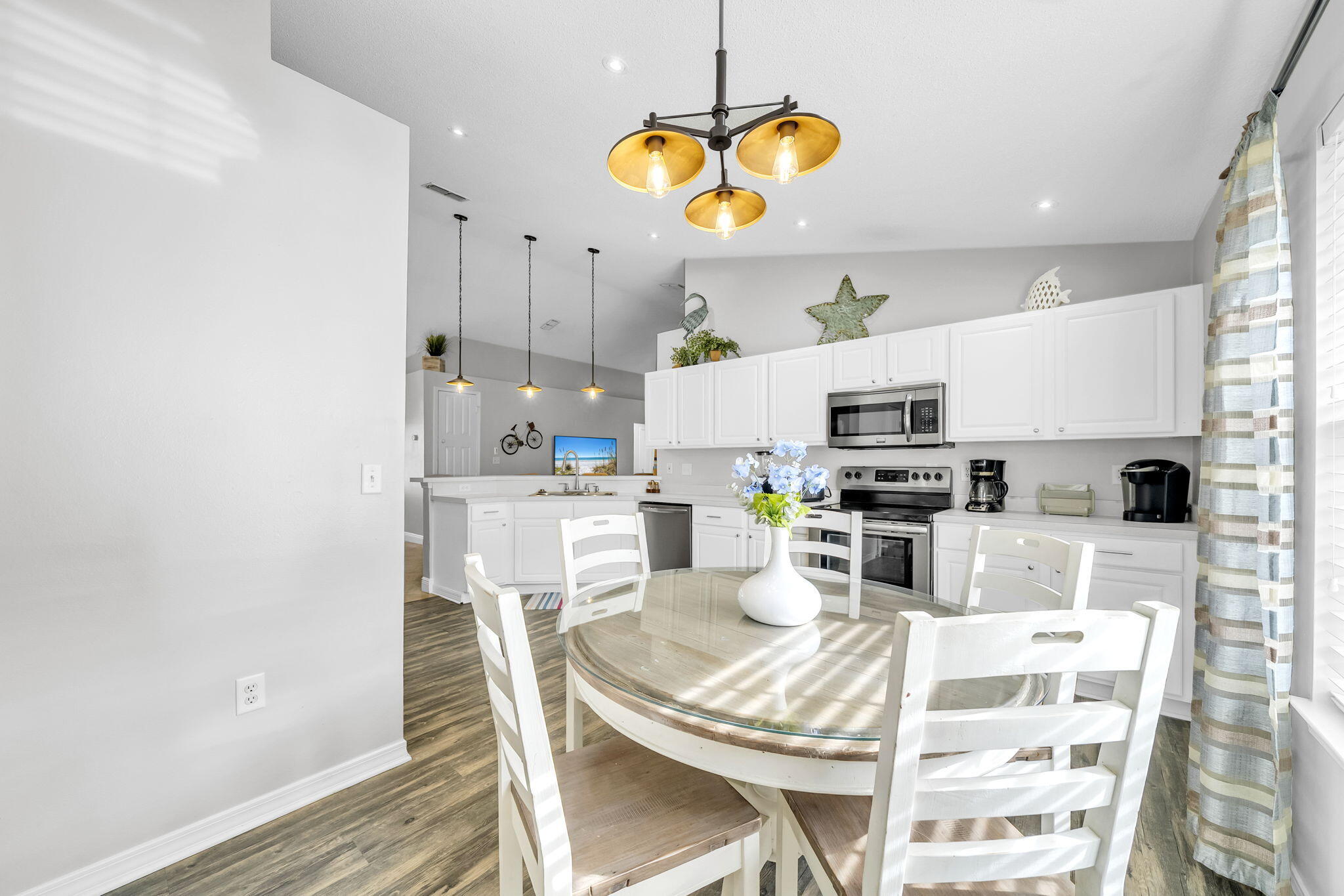 PARADISE RETREAT - Residential