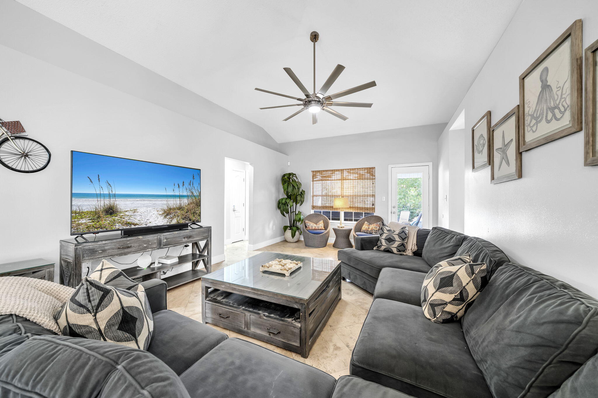 PARADISE RETREAT - Residential