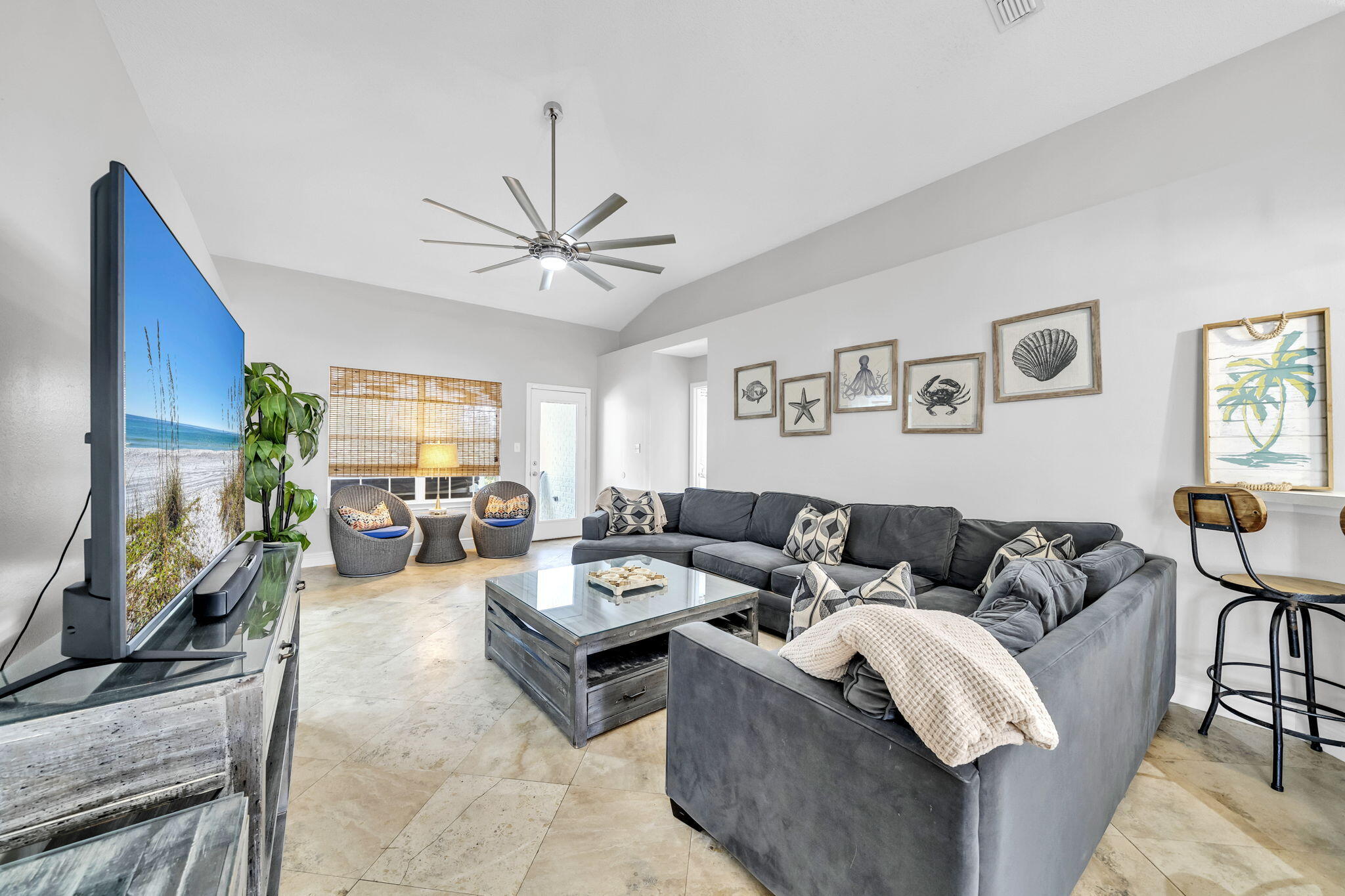 PARADISE RETREAT - Residential