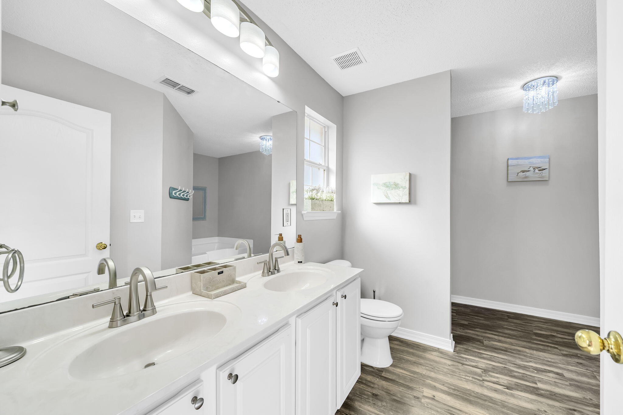 PARADISE RETREAT - Residential