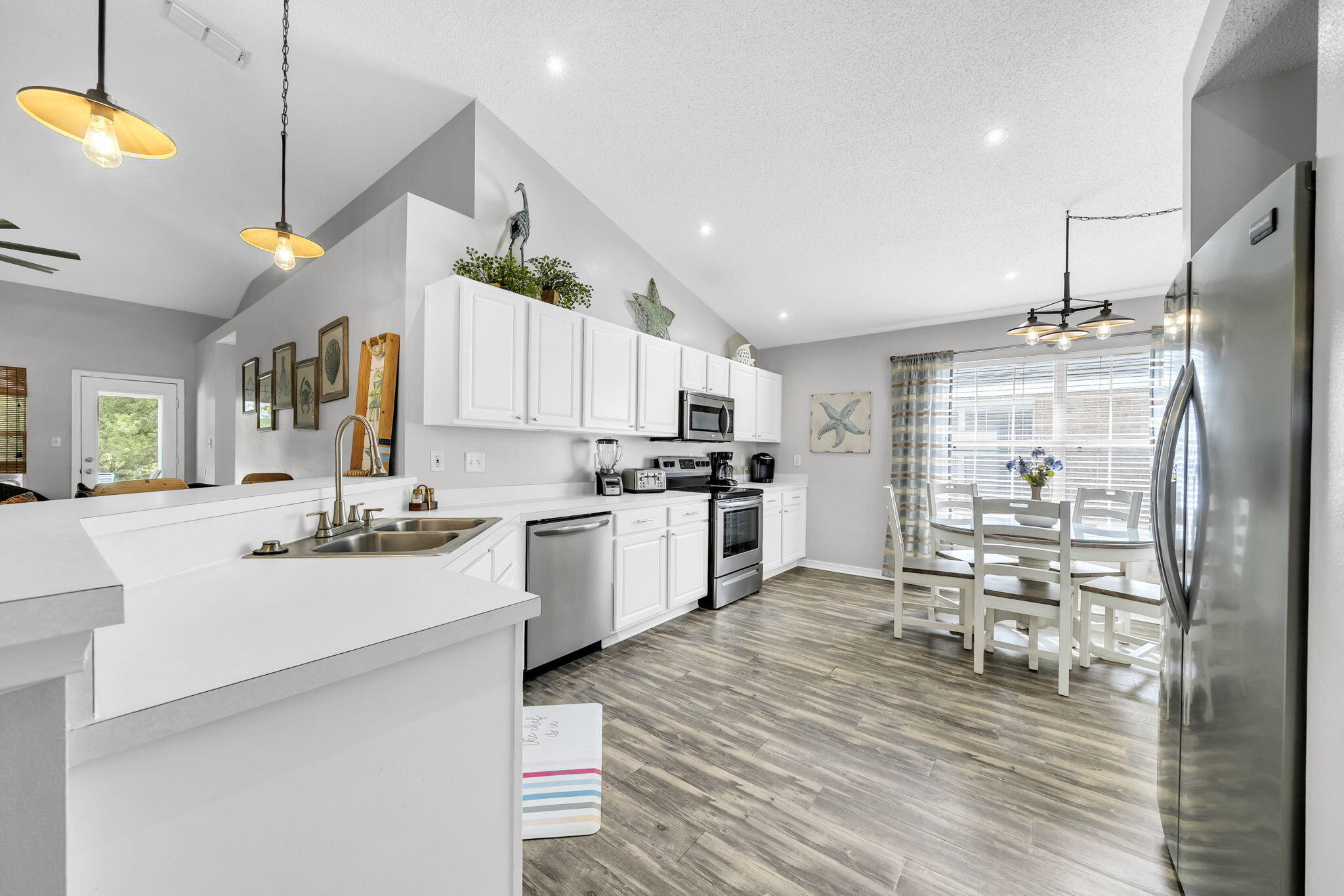 PARADISE RETREAT - Residential