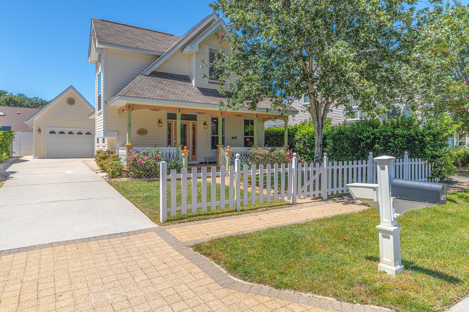This adorable Victorian features 3 Bedrooms and 2.5 bathrooms! This cute cottage is located in one of Destin's most desirable neighborhoods, Sovereign Isle. The rental features beautiful interior finishes and upgrades, including Brazilian cherry wood floors, granite countertops, and crown molding. The exterior boasts a charming covered front porch and a charming courtyard. This picturesque community pool and is ideally located near shopping, restaurants, and beautiful white sand beaches. This home comes Furnished. *No Garage Access* See more for information on Resident Benefits Package!Sorry No Pets!Tenant to verify Verify all DataTo schedule a showing contact 850-389-8533