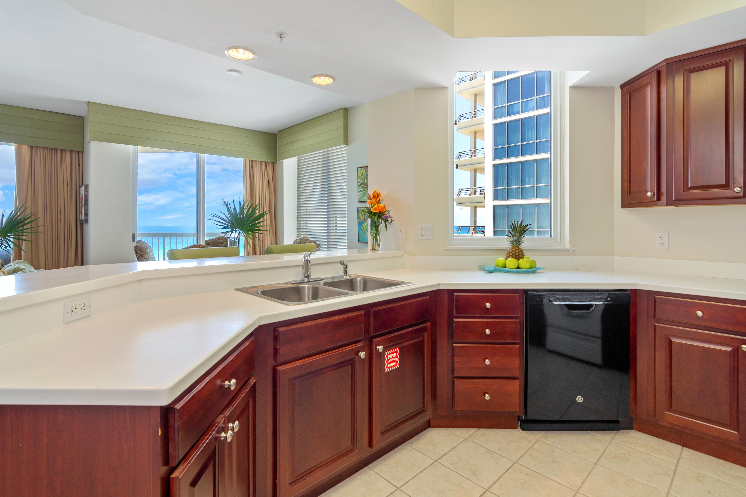 SILVER BEACH TOWERS - Residential
