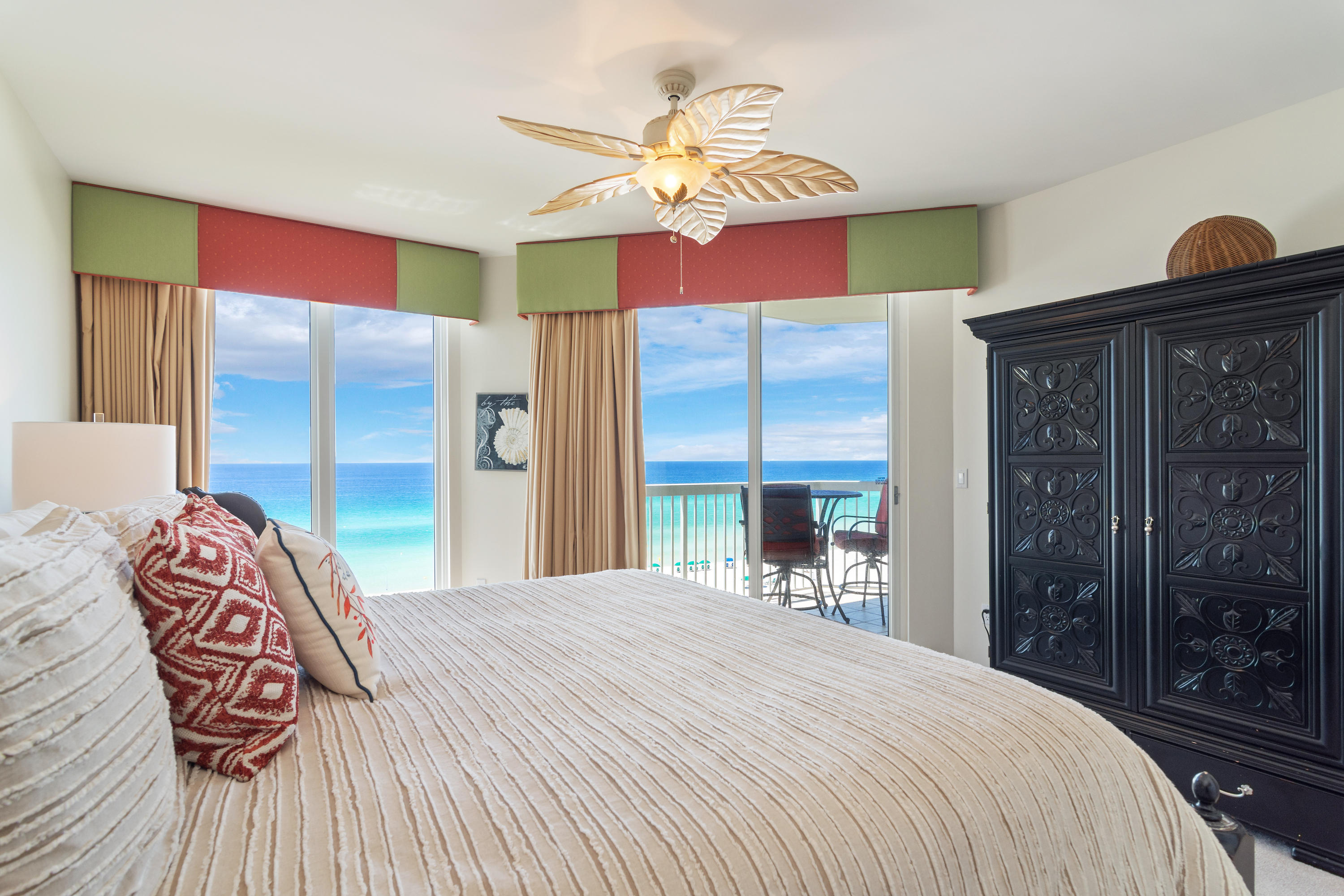 SILVER BEACH TOWERS - Residential
