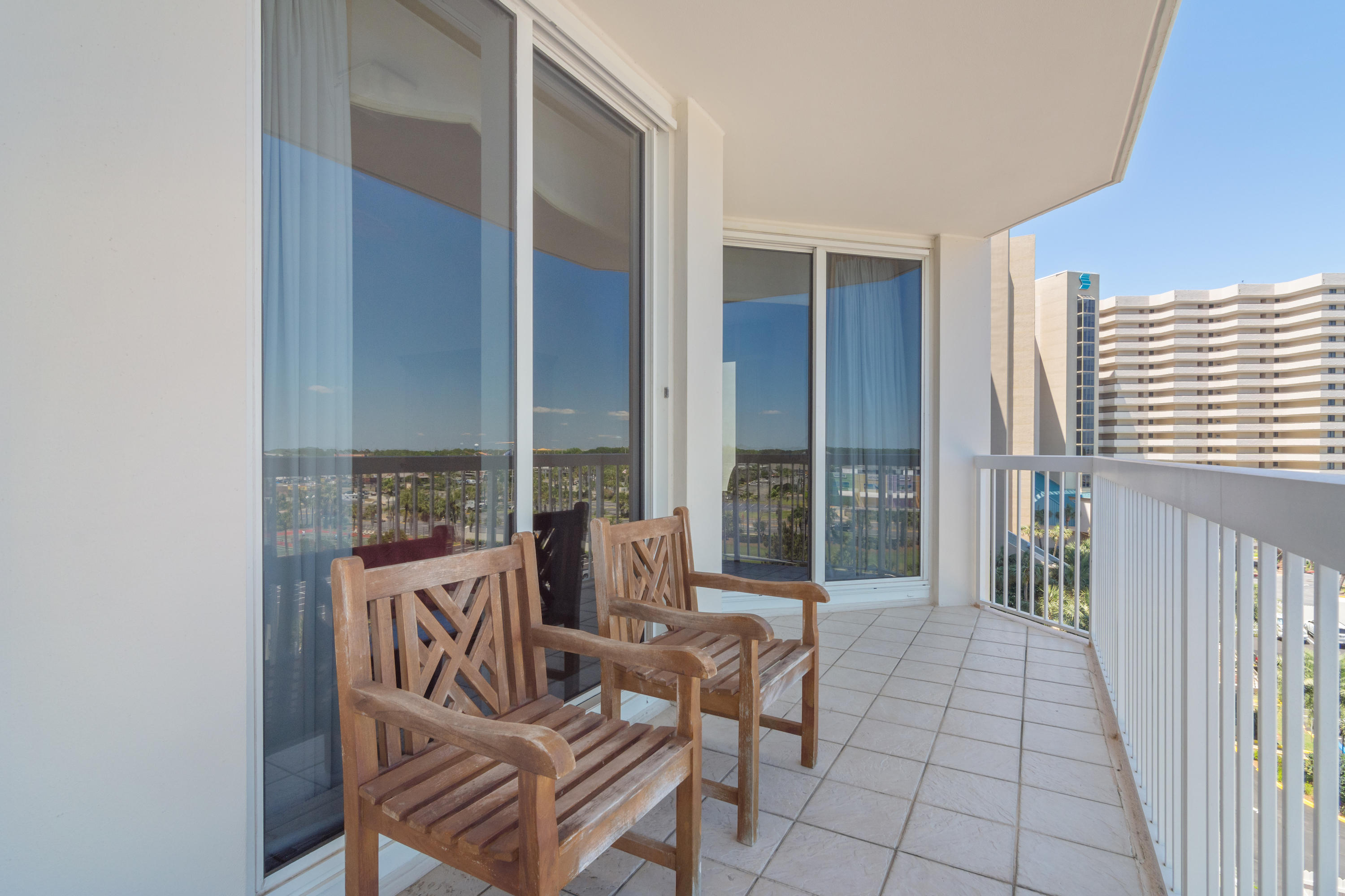 SILVER BEACH TOWERS - Residential