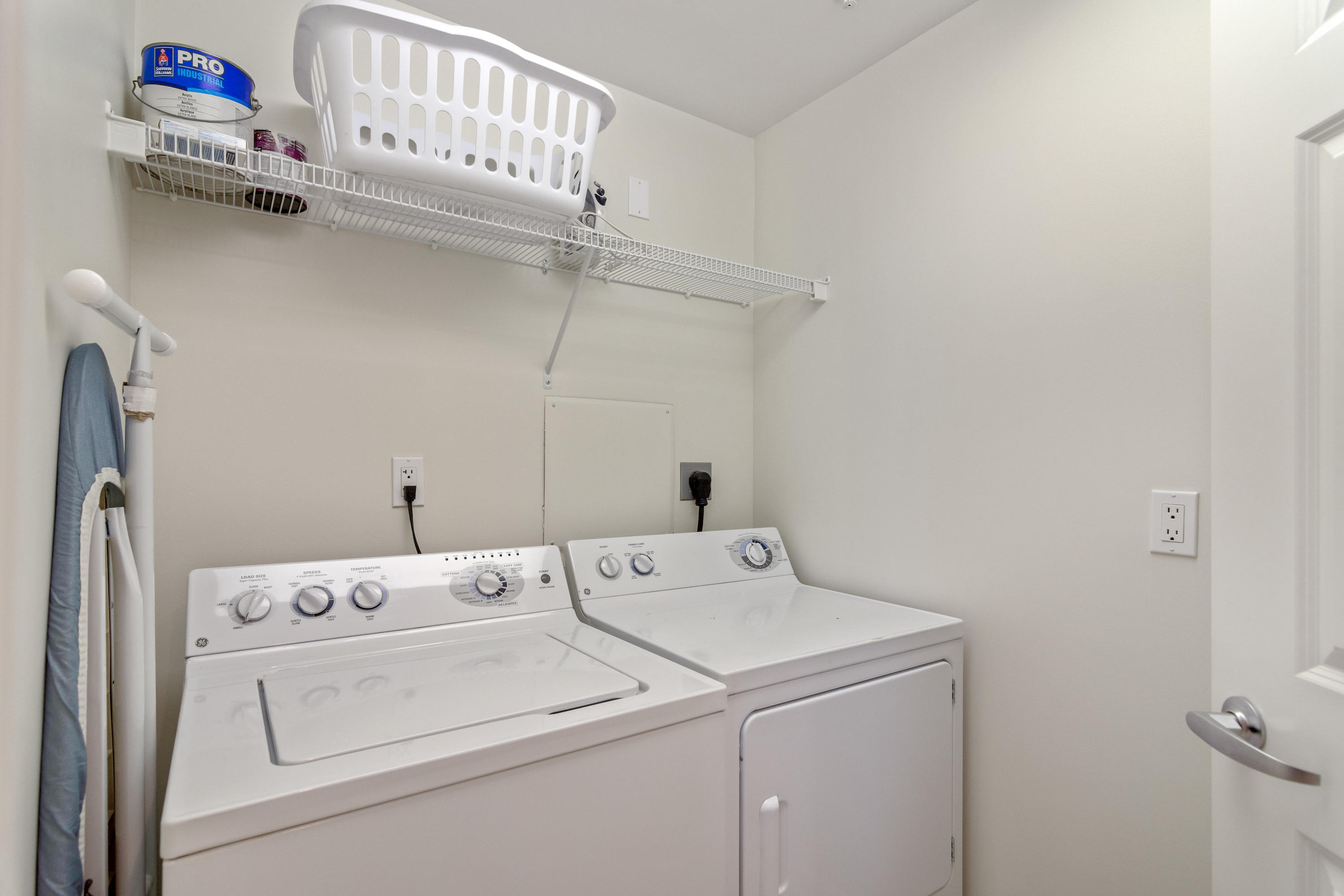 SILVER BEACH TOWERS - Residential