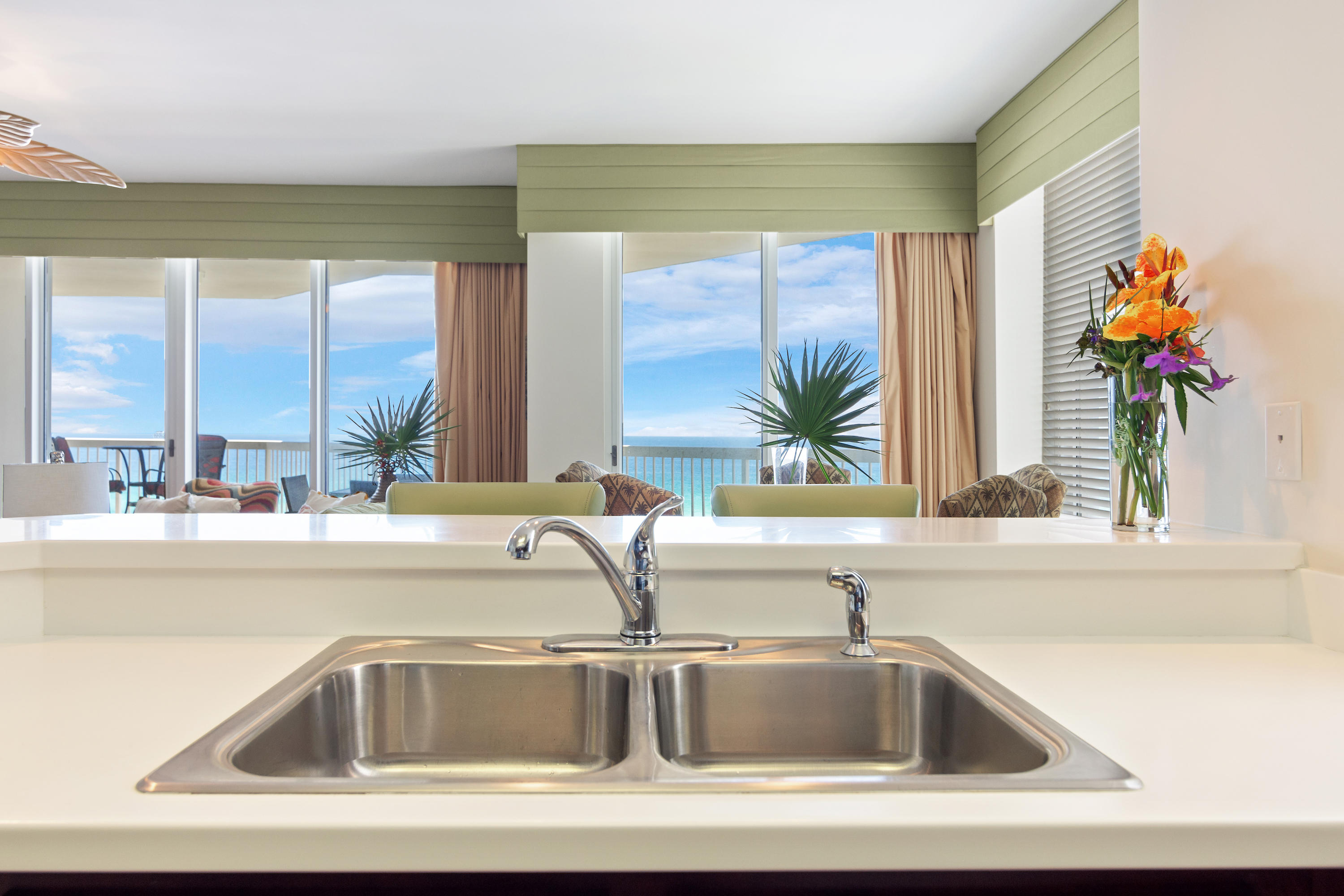 SILVER BEACH TOWERS - Residential