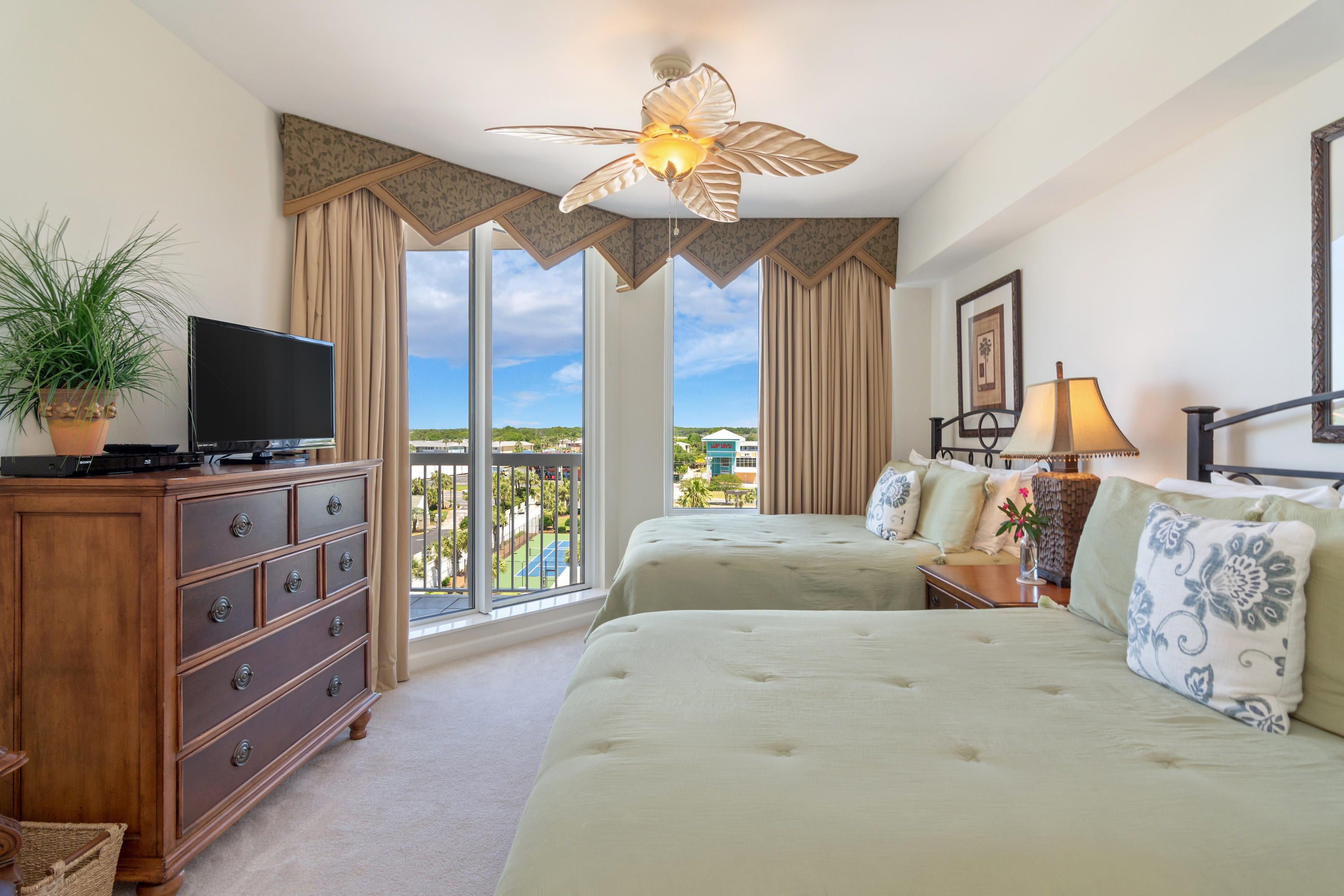 SILVER BEACH TOWERS - Residential