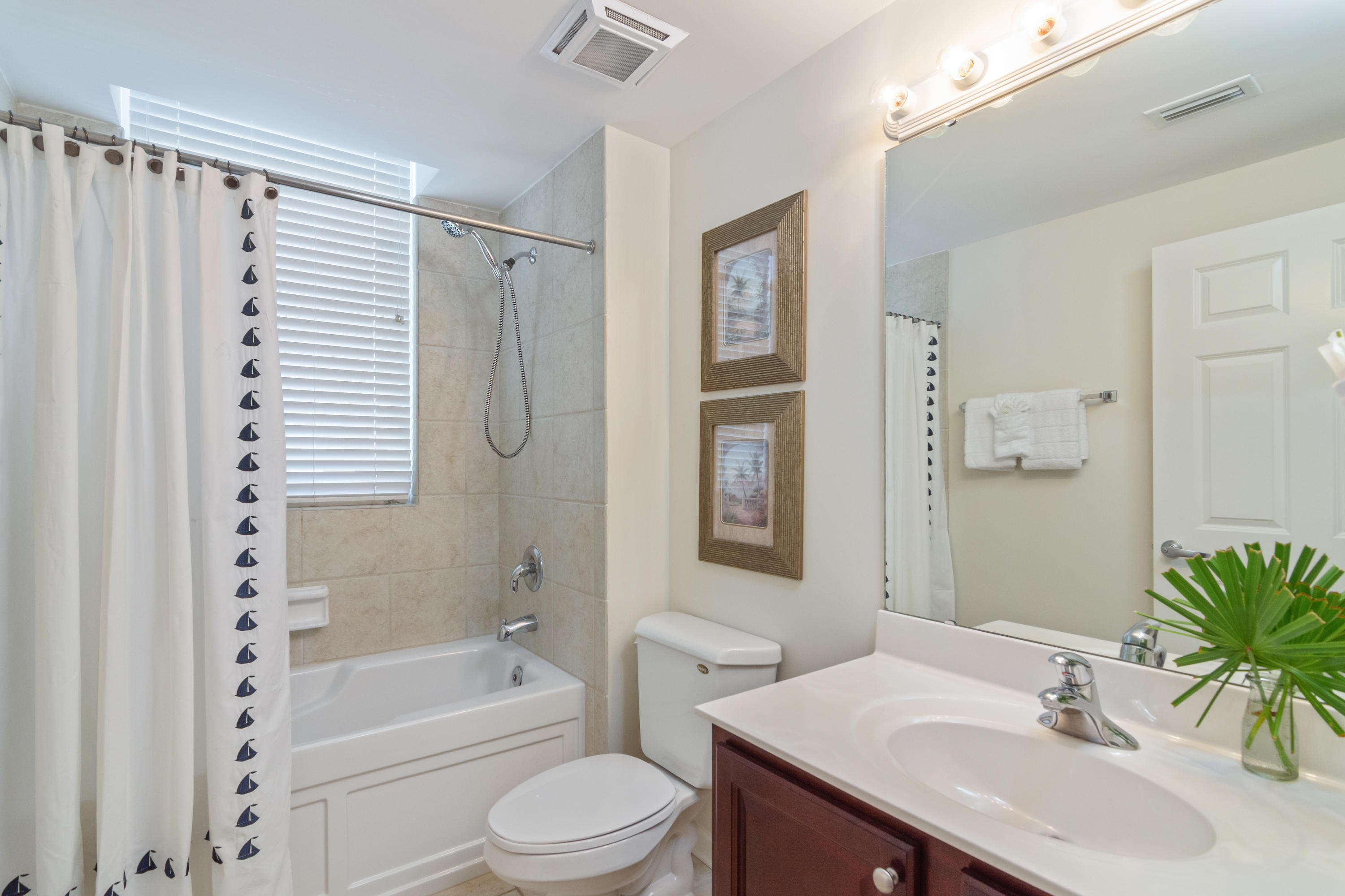 SILVER BEACH TOWERS - Residential