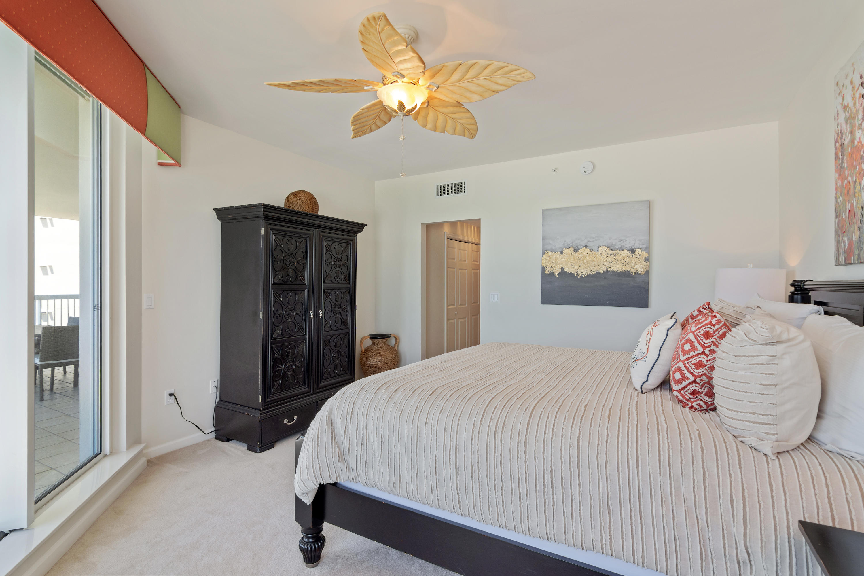 SILVER BEACH TOWERS - Residential