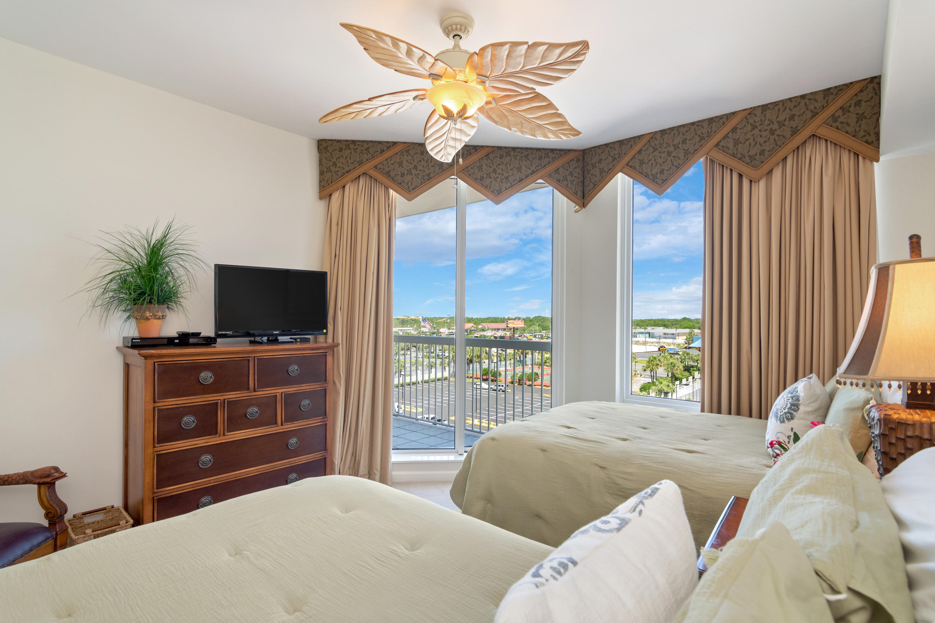 SILVER BEACH TOWERS - Residential