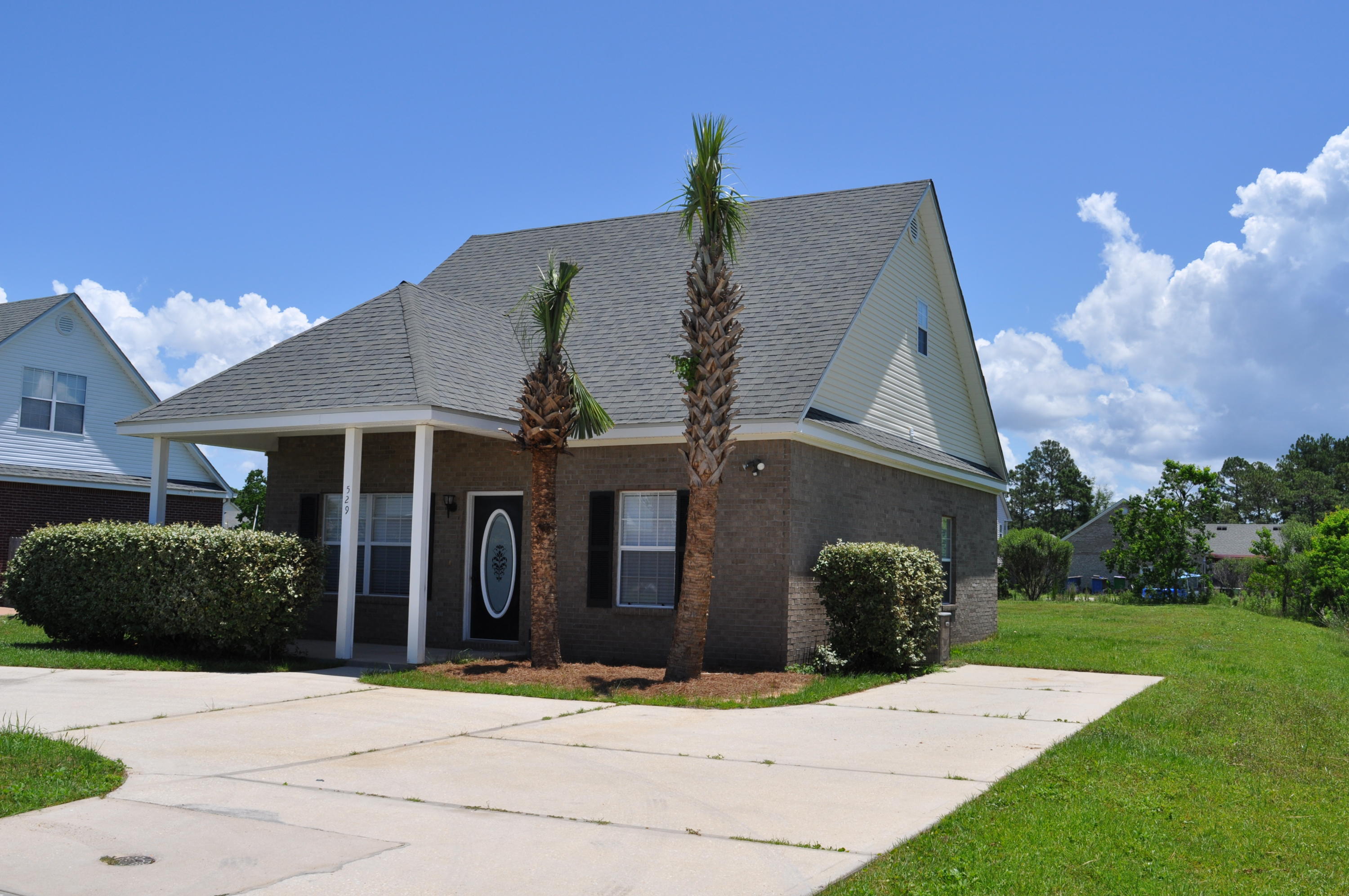 BRANDON OAKS - Residential Lease