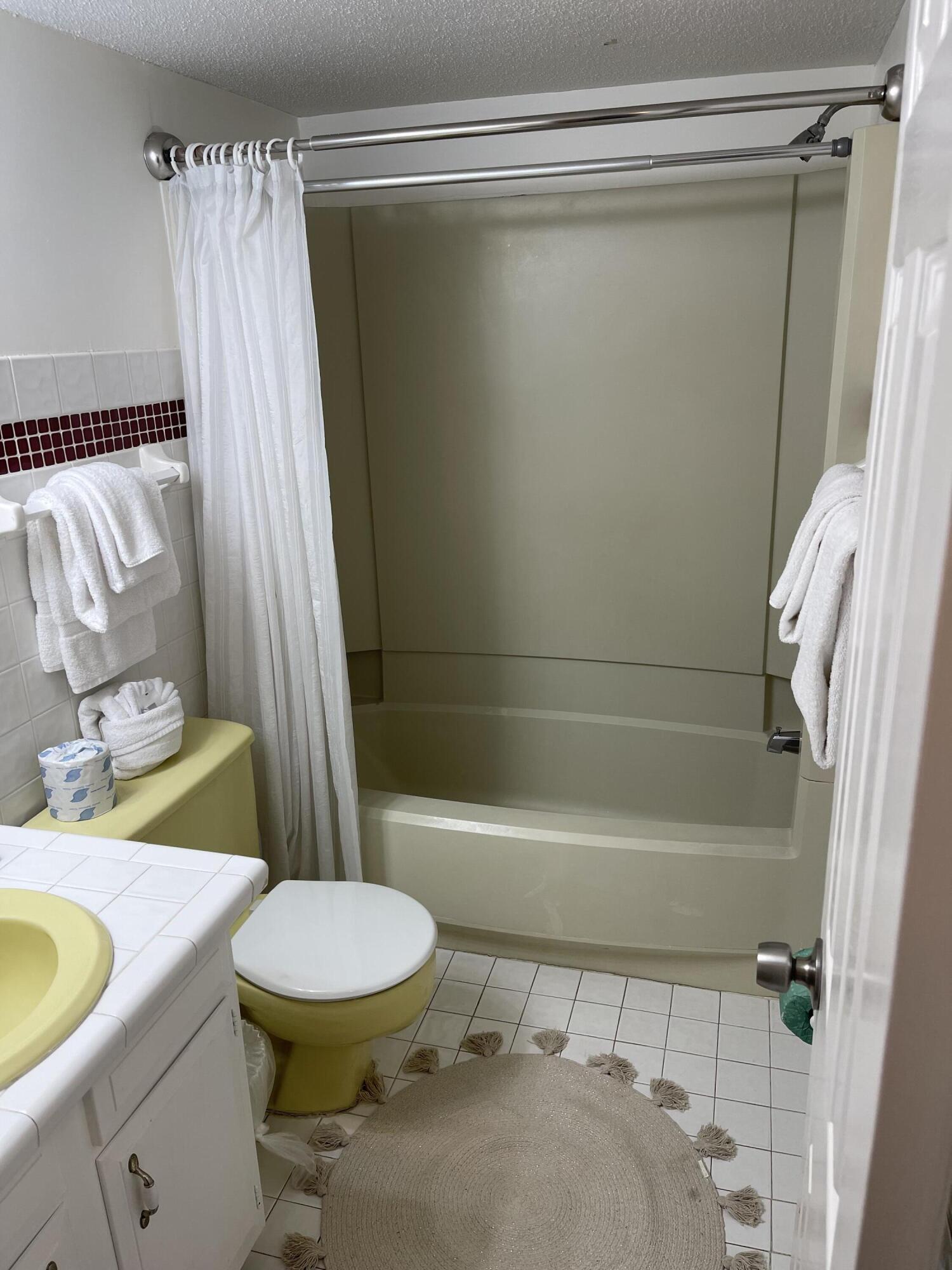 EL MATADOR CONDO - Residential