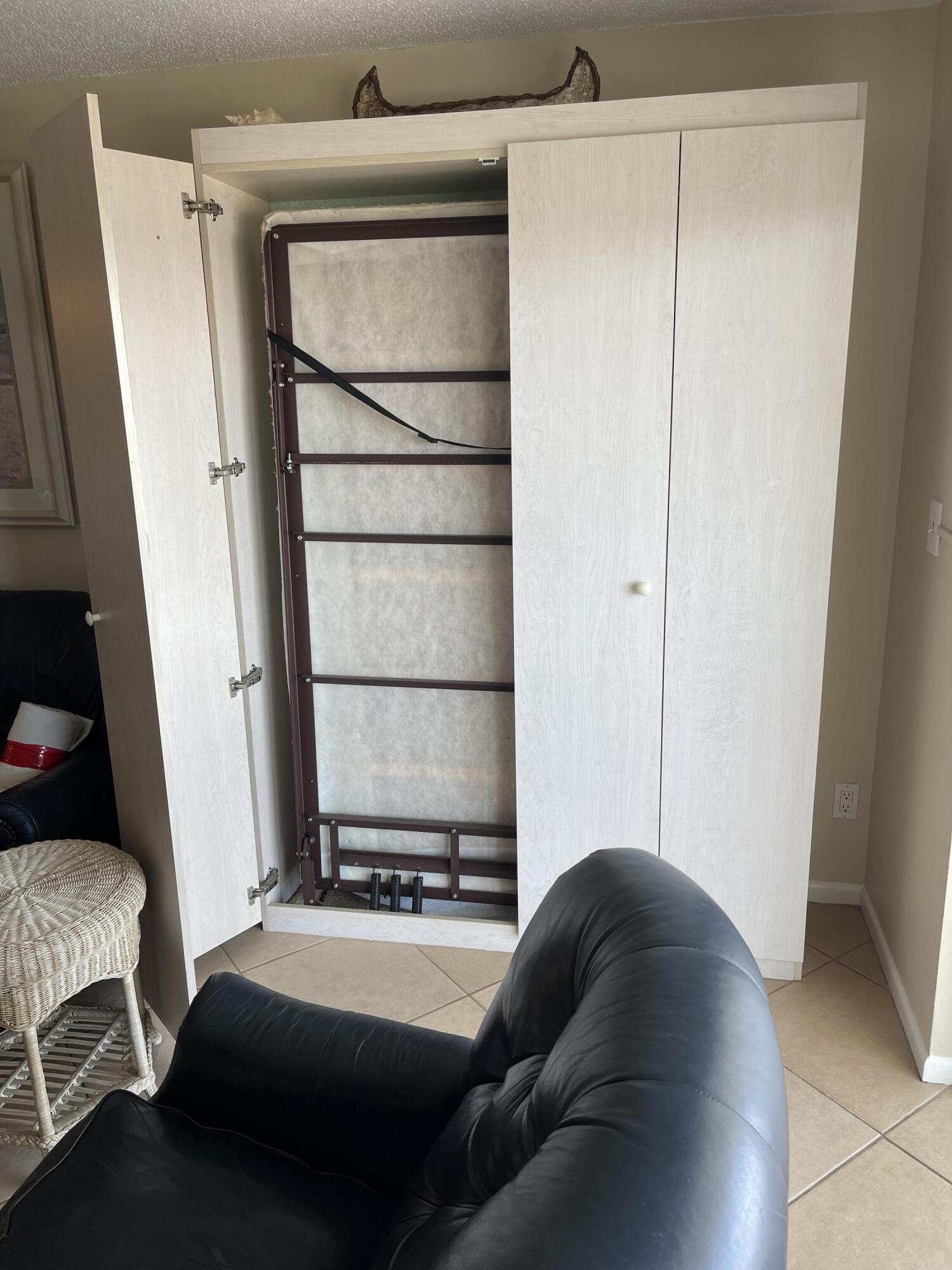 EL MATADOR CONDO - Residential