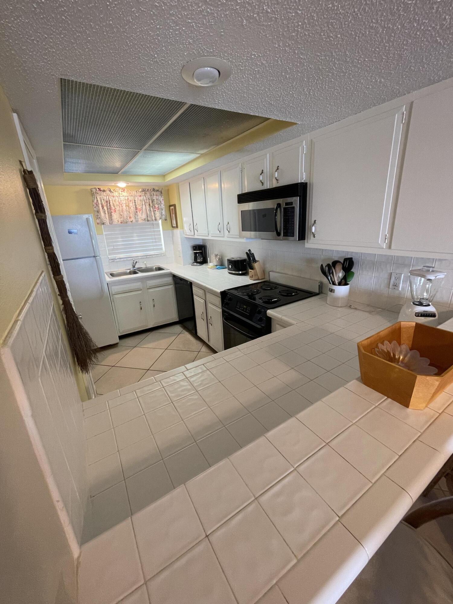 EL MATADOR CONDO - Residential