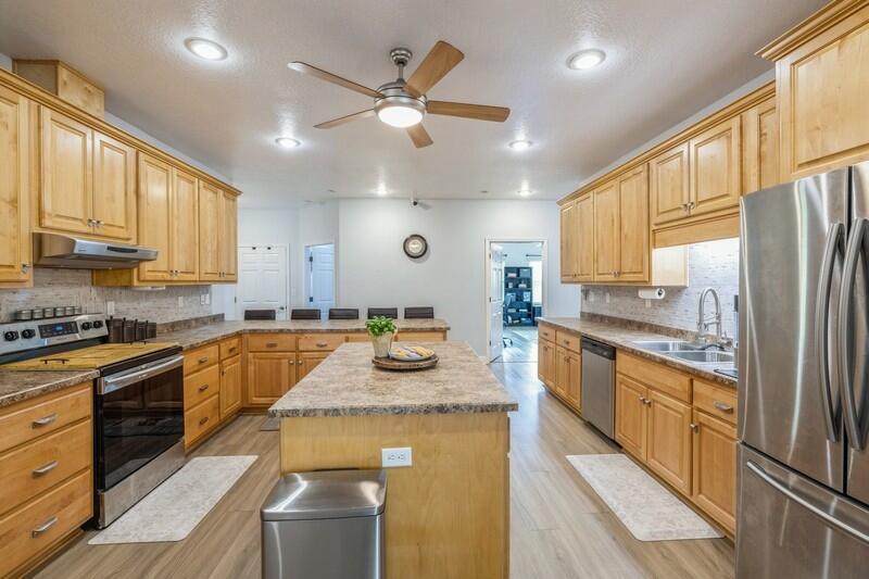 FOXWOOD ESTATES 2 - Residential